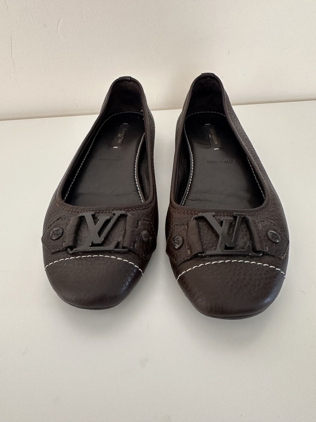 Louis Vuitton Louis Vuitton Big Logo Leather Flats Shoes Ballets Size US 7 / IT 37 - 1 Thumbnail