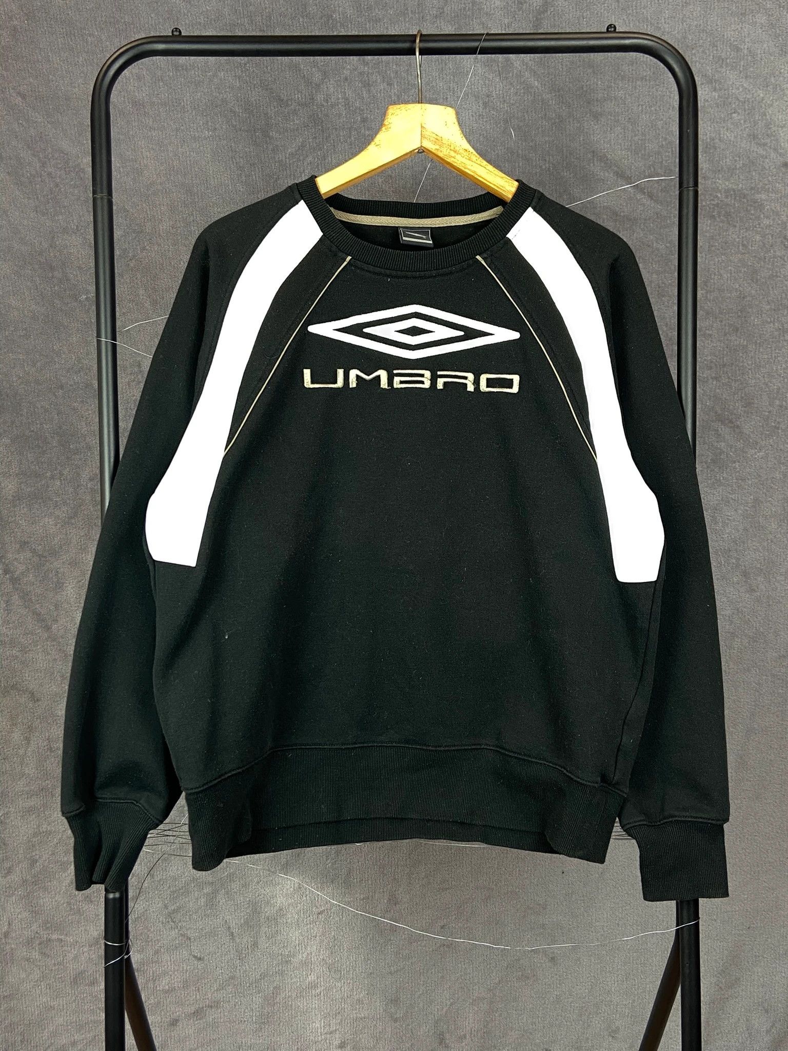 Umbro Umbro Black Sweatshirt / Vintage UK Terrace (L) Size US L / EU 52-54 / 3 - 1 Thumbnail