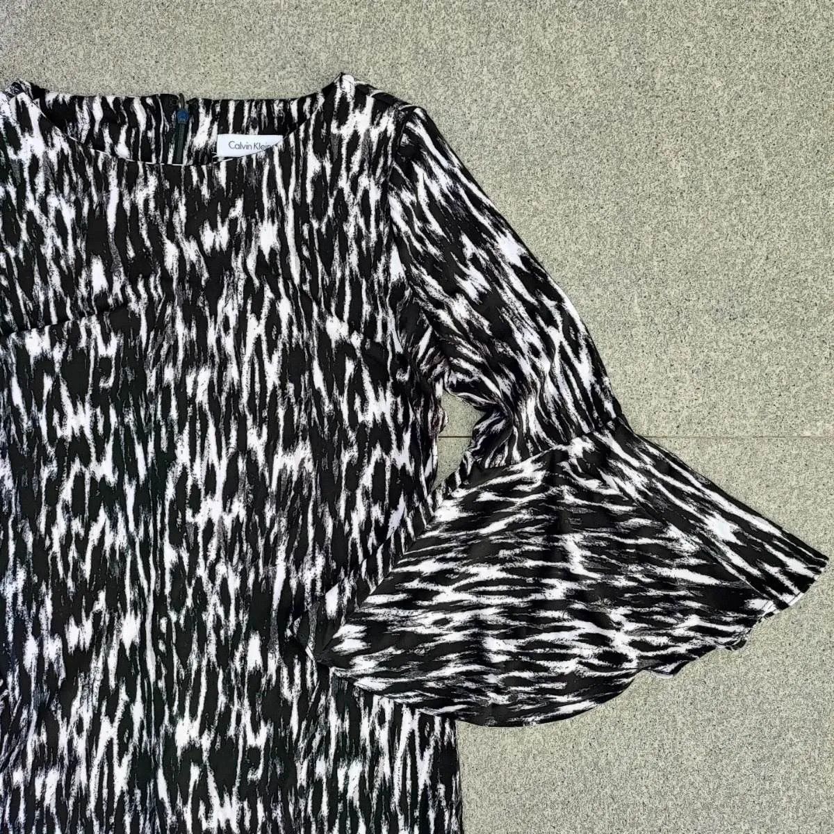 Calvin Klein Calvin Klein Black & White Animal Print-Fashionella Size S / US 4 / IT 40 - 3 Thumbnail