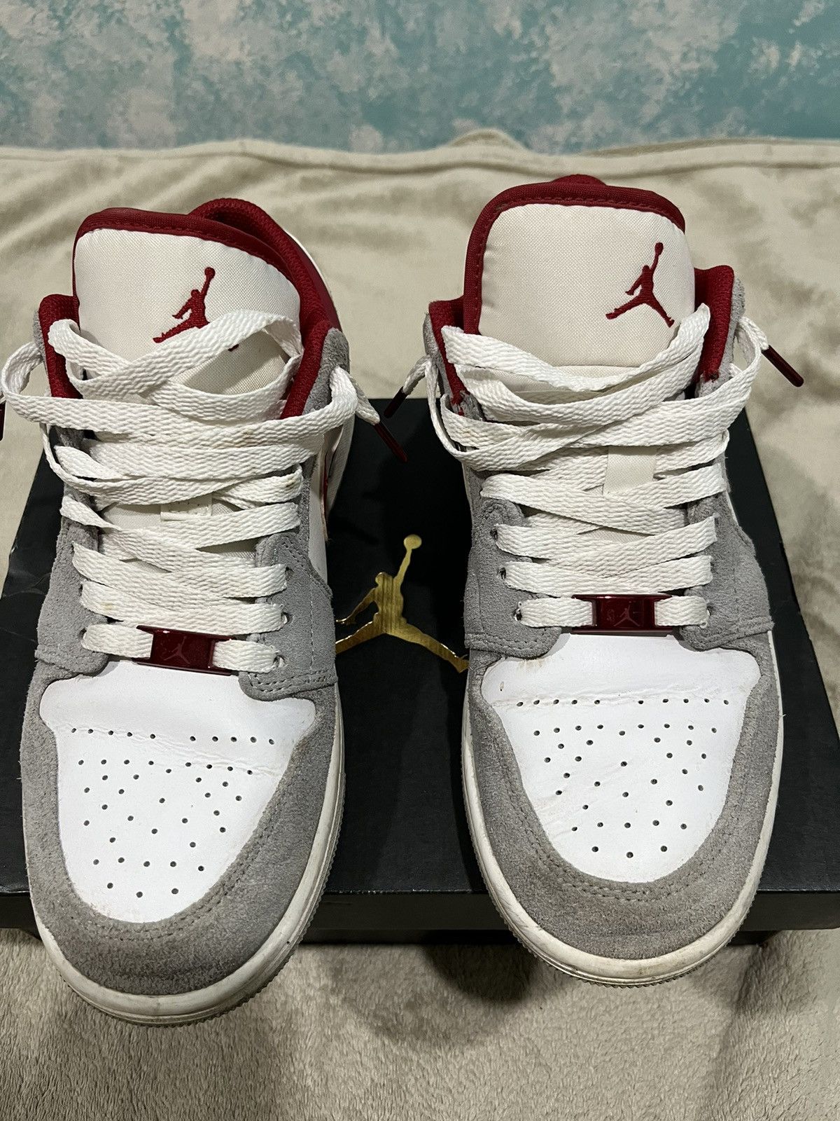 Jordan Brand White/Gray/Red Jordan 1 Low SE Size US 7.5 / EU 40-41 - 1 Thumbnail