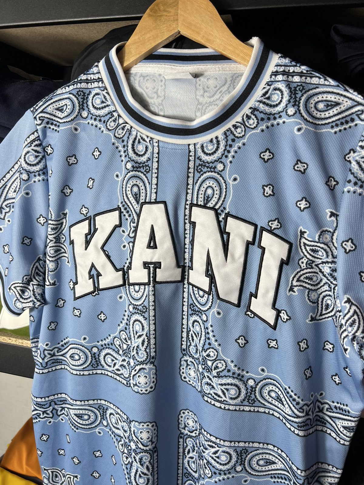 Karl Kani Karl Kani Serif Paisley Mesh Bandana Logo Jersey Tee Size US XS / EU 42 / 0 - 4 Thumbnail