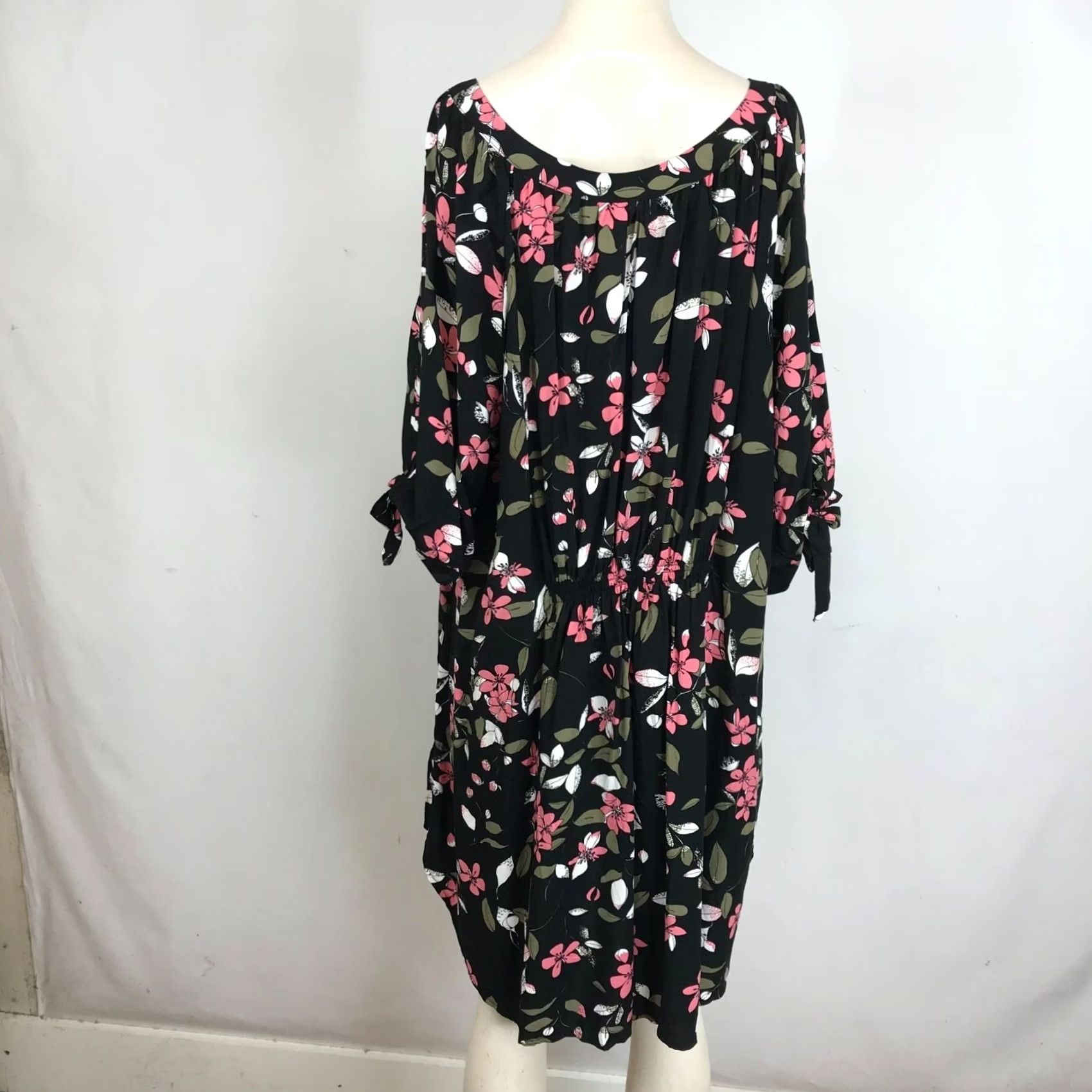 Vintage Ellos Womens 26 Black Floral 3/4 SLEEvE ROUND NECK Rayon Dress Size 4XL / US 24-26 - 5 Thumbnail