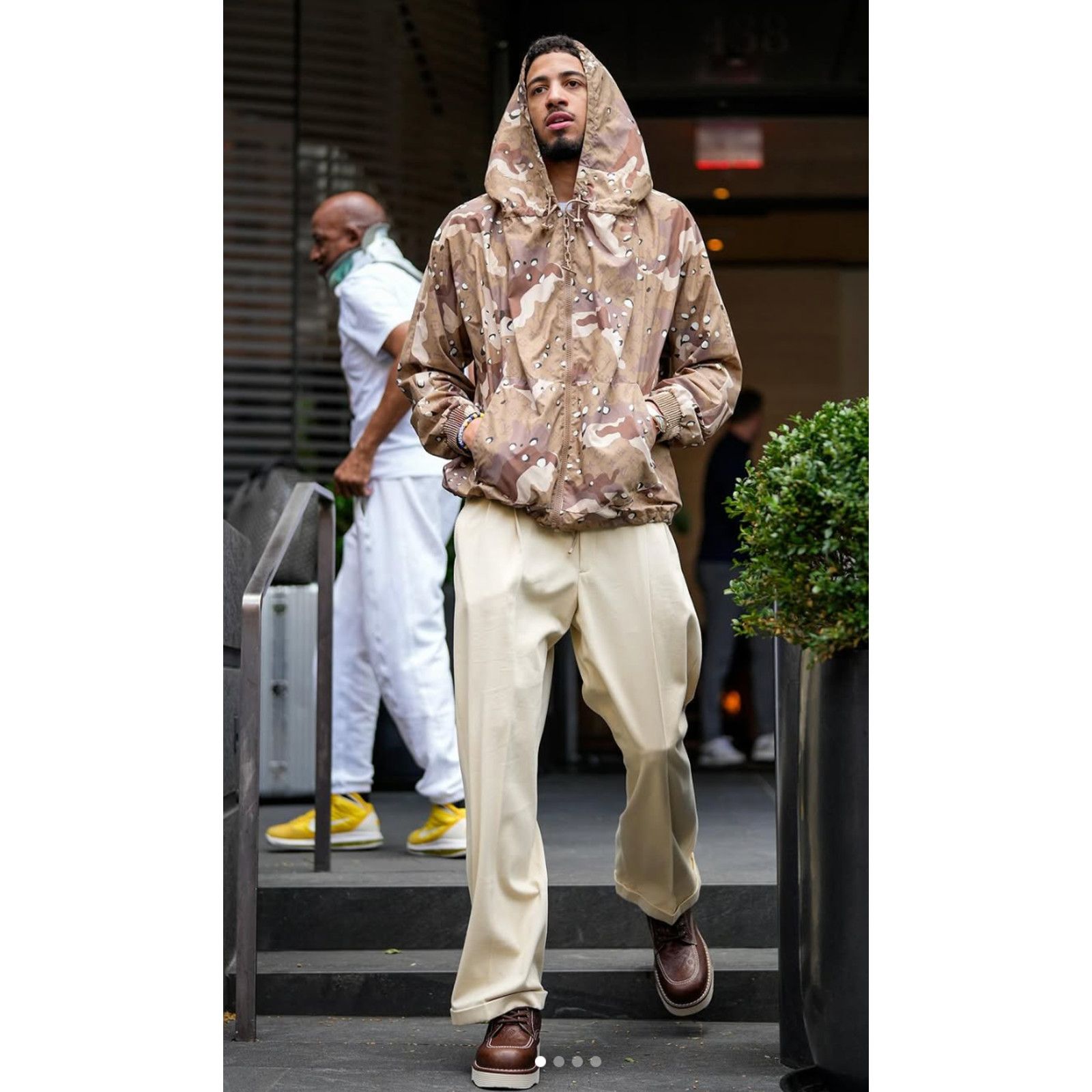 Louis Vuitton Louis Vuitton Virgil Parachute Hoodie Windbreaker Jacket 48 Size US M / EU 48-50 / 2 - 11 Thumbnail