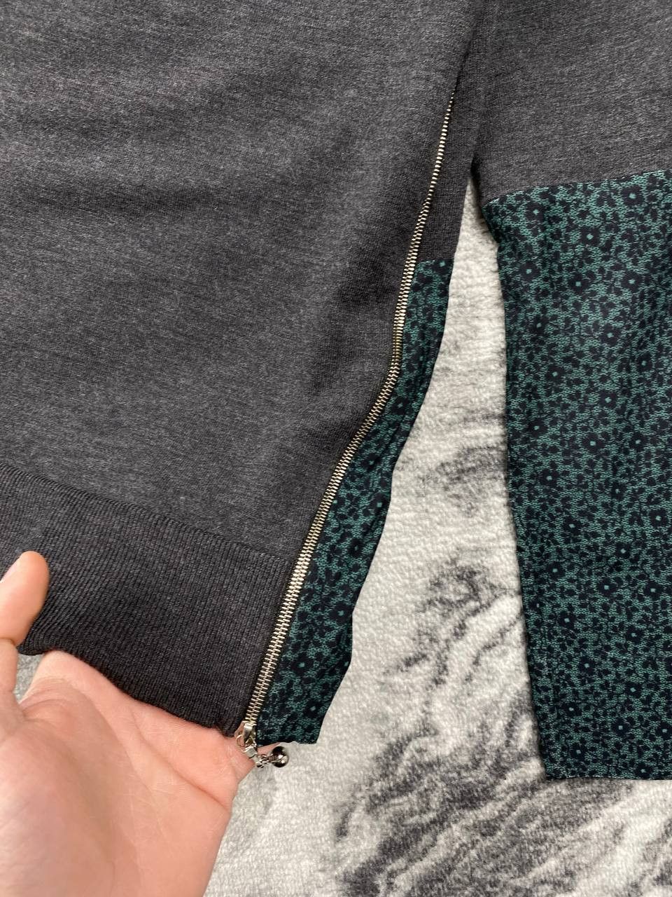 Louis Vuitton Loius Vuitton Jumper Wool Women Size L Gray Size L / US 10 / IT 46 - 2 Thumbnail