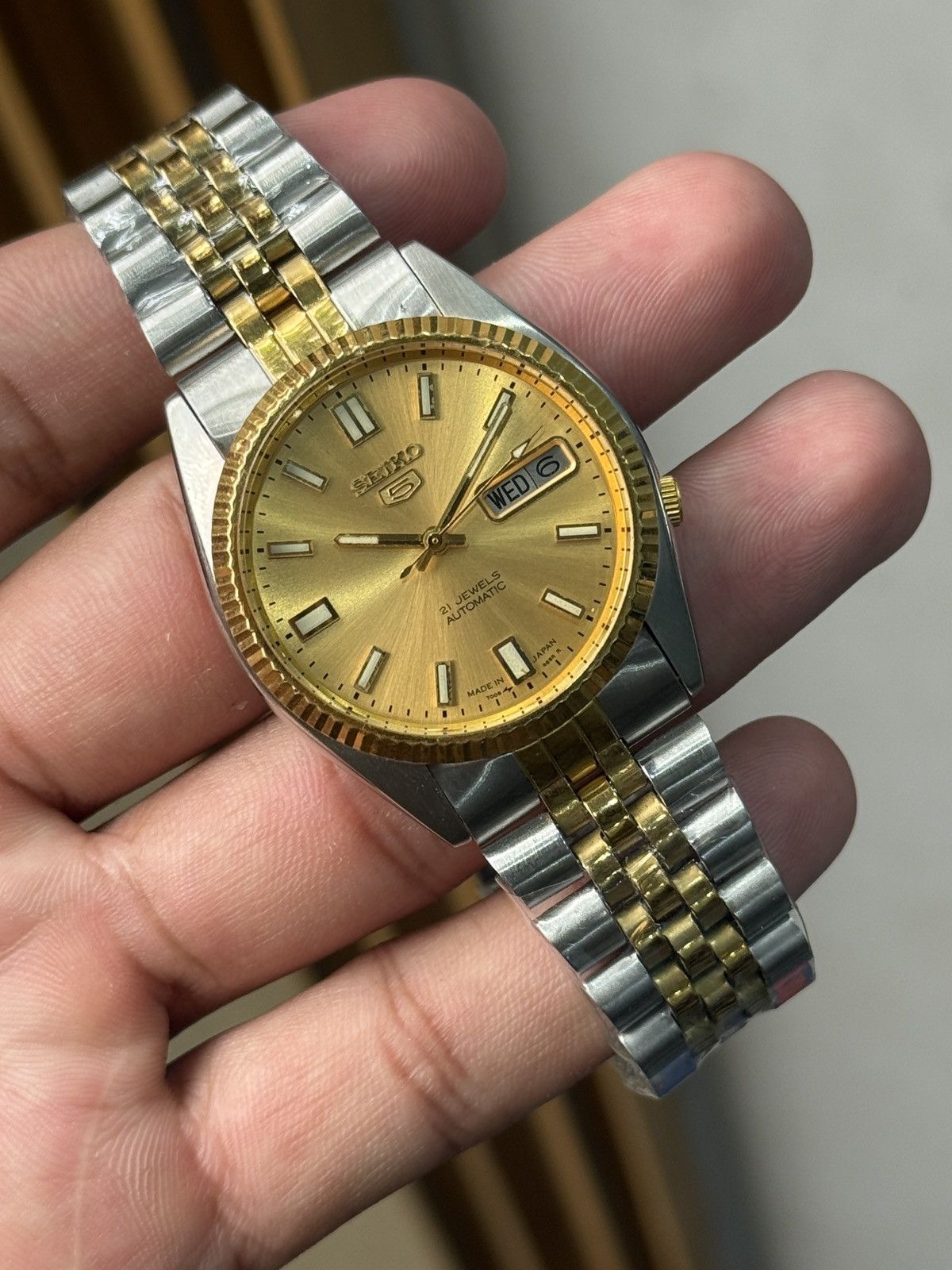Vintage Seiko SNXJ NOS Automatic 7009 GOLD 🌟🌟Dial Men’s Wrist Watch Size 36 - 5 Thumbnail