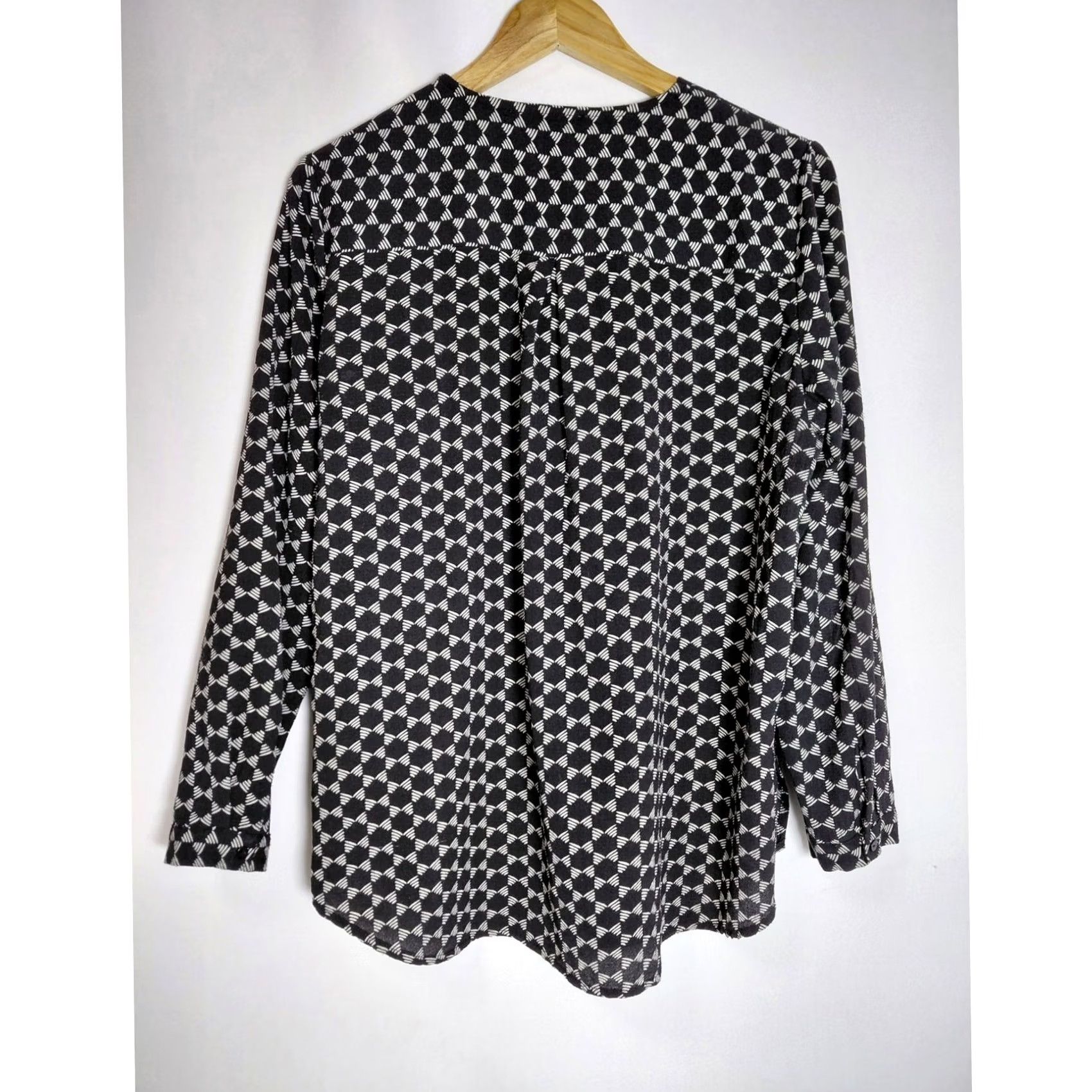 Adrianna Papell ADRIANNA PAPELL Blouse Long Sleeve Collared Button Geometric Print Black White M Womens Size M / US 6-8 / IT 42-44 - 2 Thumbnail