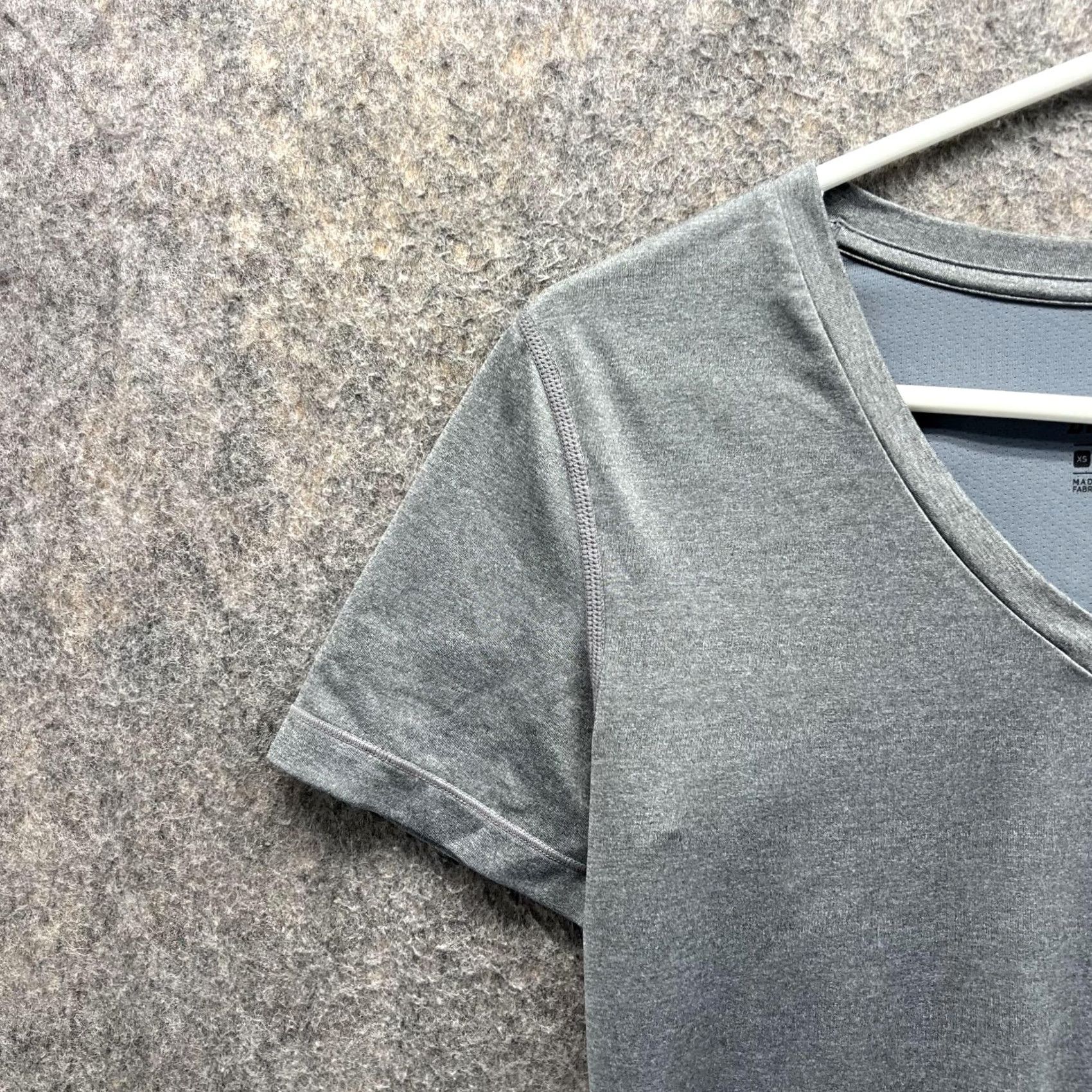 Nike VINTAGE: No Nike Shirt Womens XS Gray Athletic T-Shirt Short Sleeve Pullover Dri-Fit Polyester Swoosh Size XS / US 0-2 / IT 36-38 - 3 Thumbnail