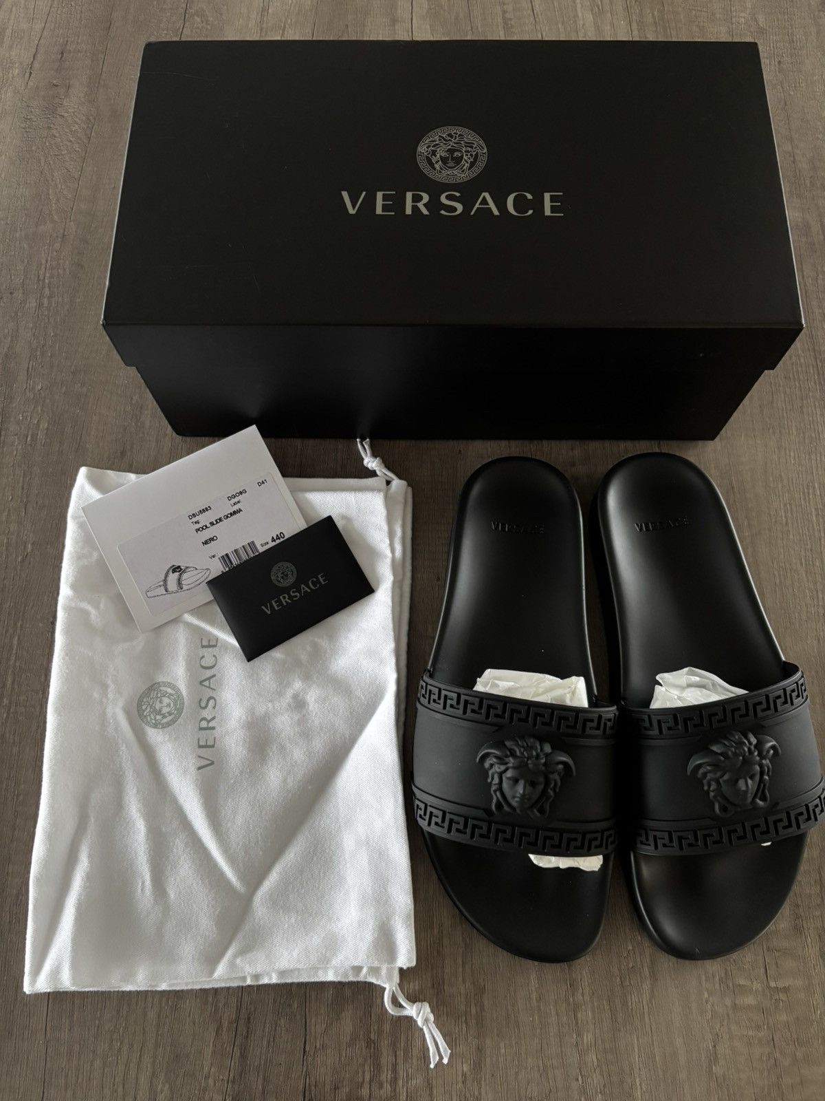 Versace Versace Palazzo Medusa Pool Slides Black Size 44 Authentic Size US 10 / EU 43 - 18 Thumbnail