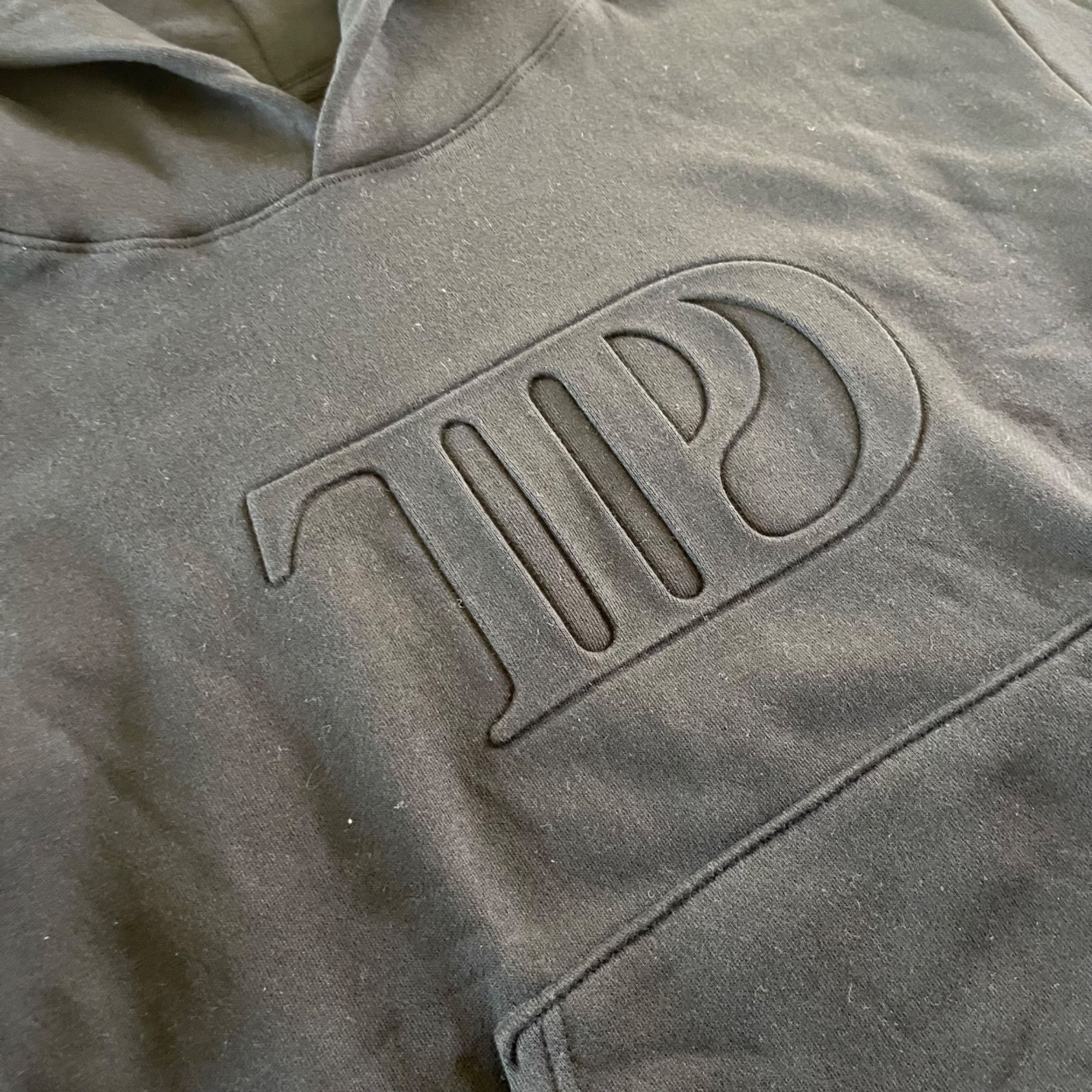 Band Tees NEW TAYLOR SWIFT TTPD BLACK EMBOSSED HOODIE SZ MEDIUM Size M / US 6-8 / IT 42-44 - 3 Thumbnail