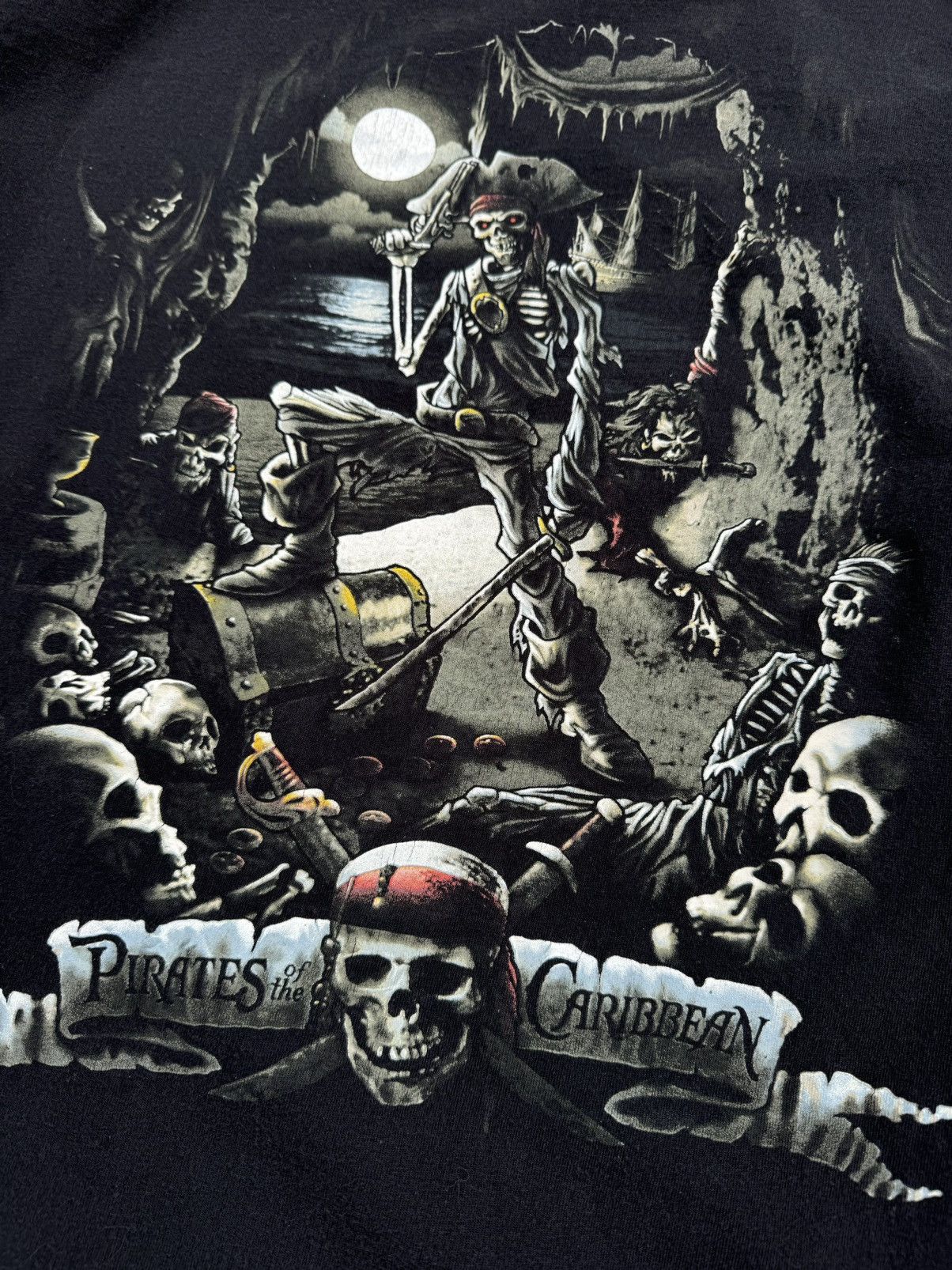 Disney 00s Pirates of The Caribbean skeleton & treasure movie promo Size US XL / EU 56 / 4 - 3 Thumbnail