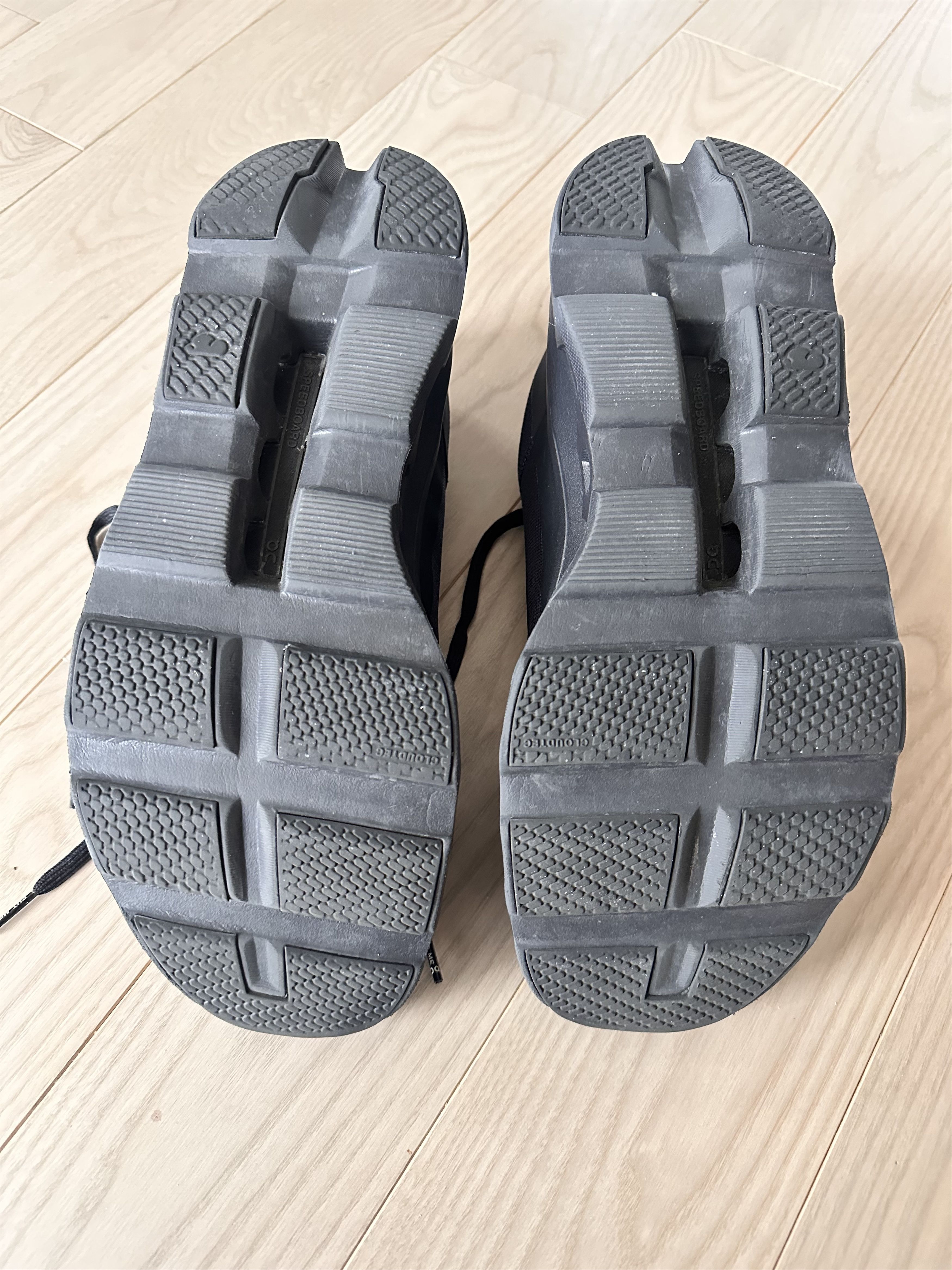 On ON Cloudmaster Void Size US 10.5 / EU 43-44 - 4 Thumbnail