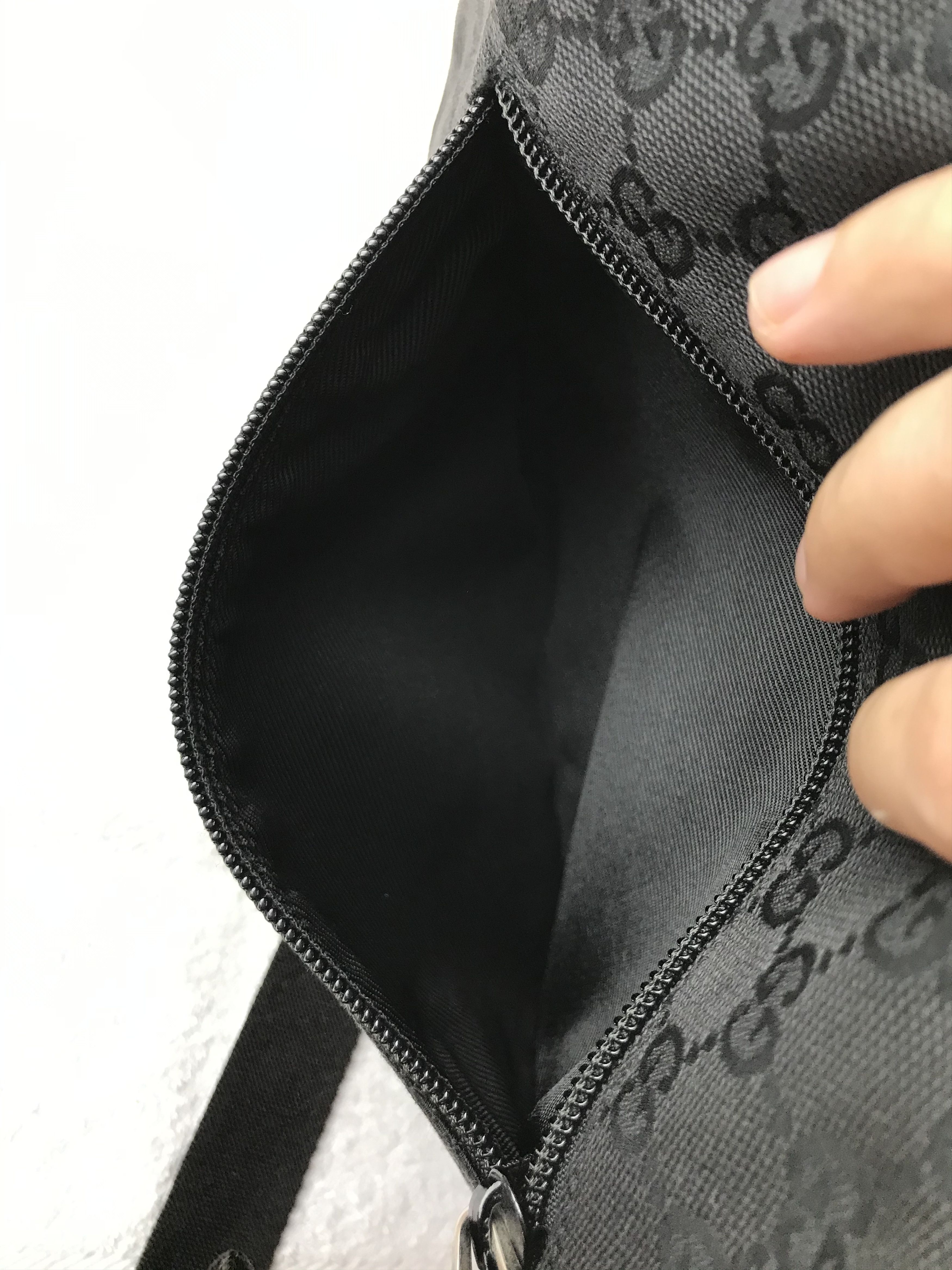 Gucci Vintage Gucci Messenger Bag Full Monogram Size ONE SIZE - 12 Thumbnail