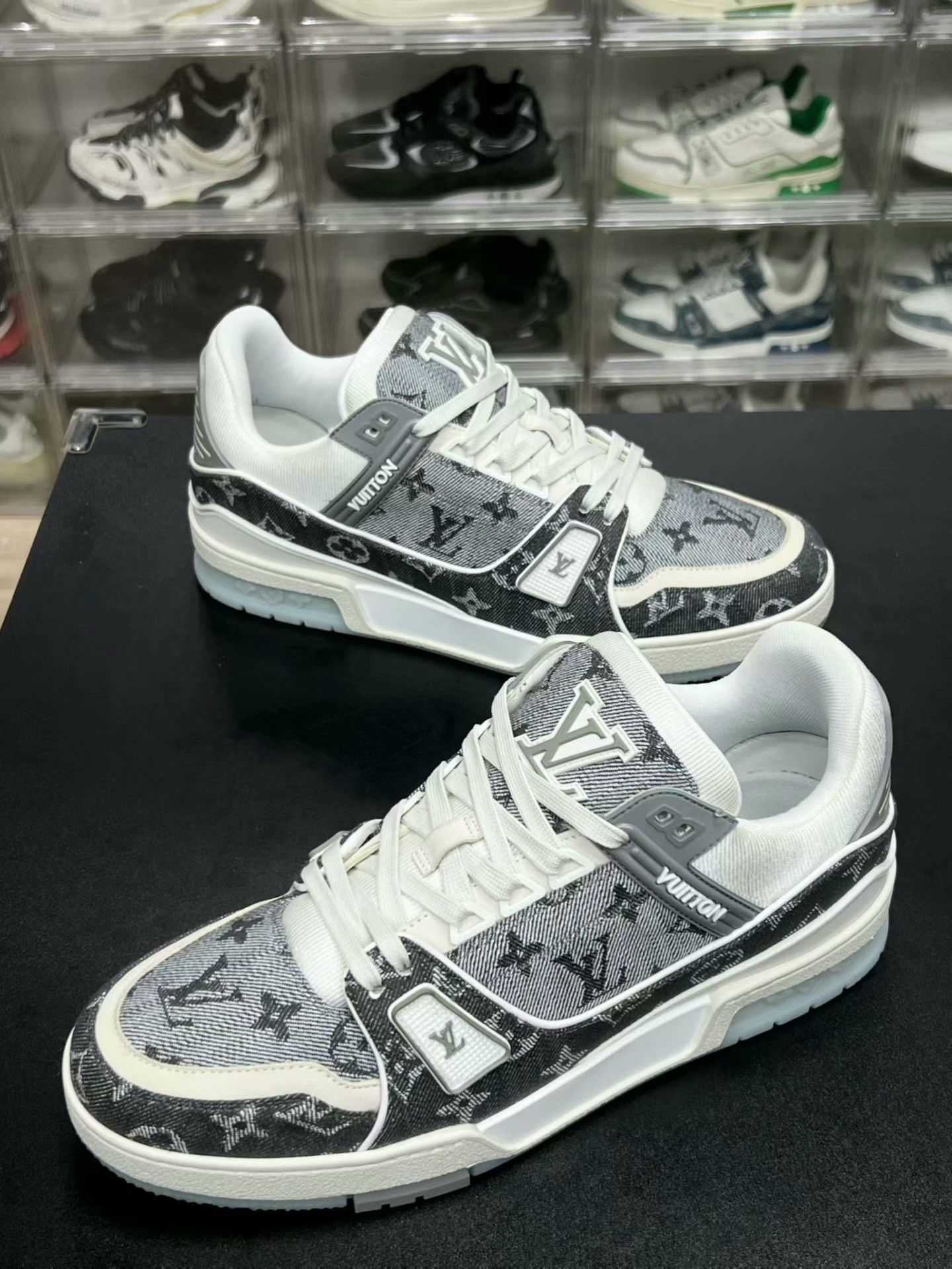 Louis Vuitton lv trainer gray and white sneakers uk7 Size US 7 / EU 40 - 1 Thumbnail
