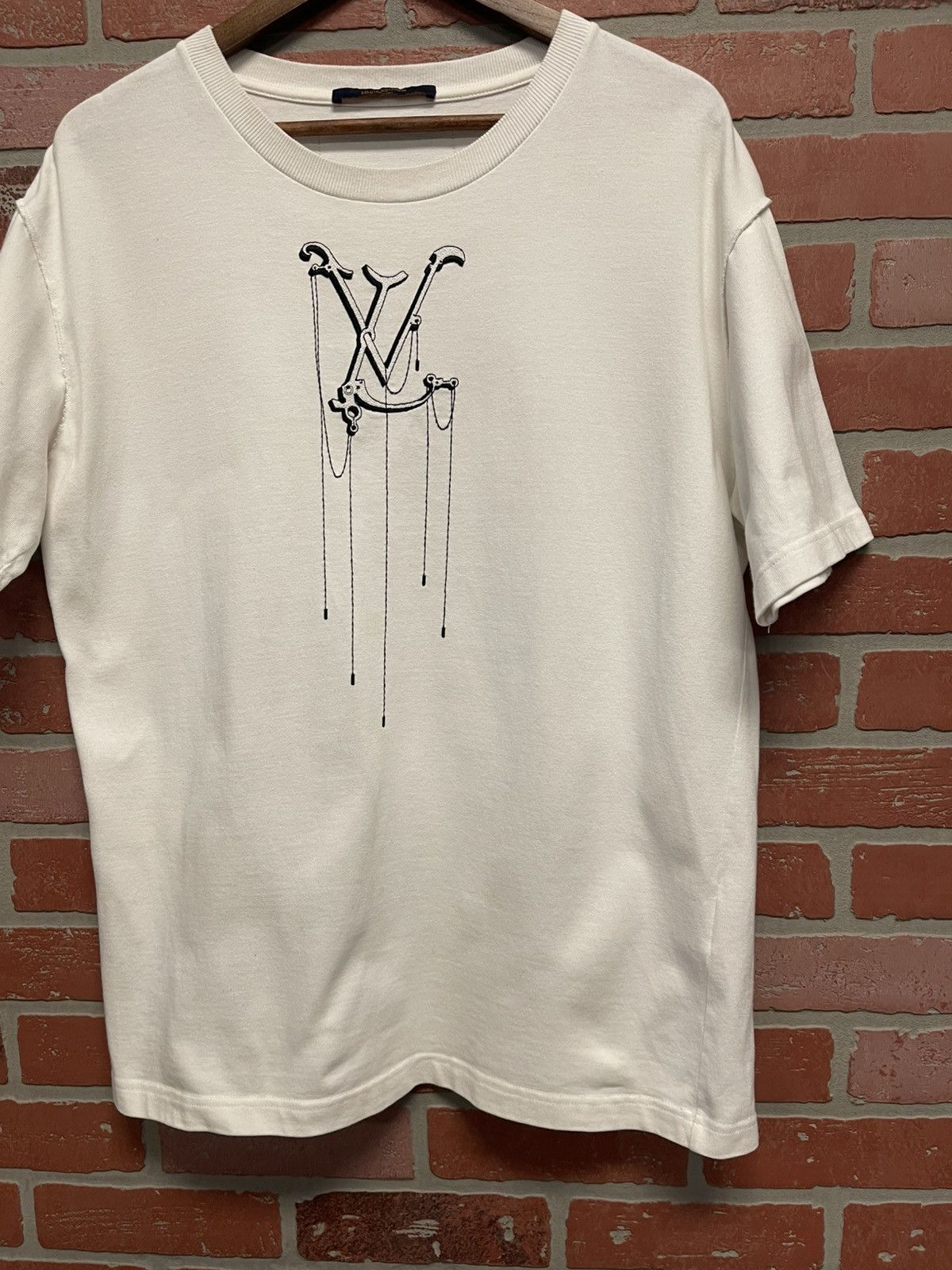 Louis Vuitton Size L - Louis Vuitton White Pendant Drip Logo Embroidered Size US L / EU 52-54 / 3 - 3 Thumbnail