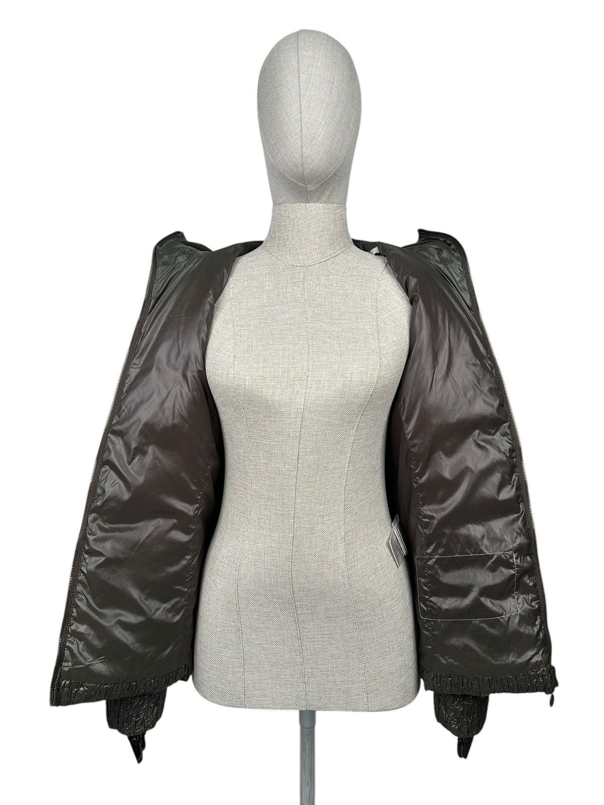Moncler Vintage MONCLER Pleated Wrinkle Down Jackets Women’s Size 4 Size M / US 6-8 / IT 42-44 - 4 Thumbnail