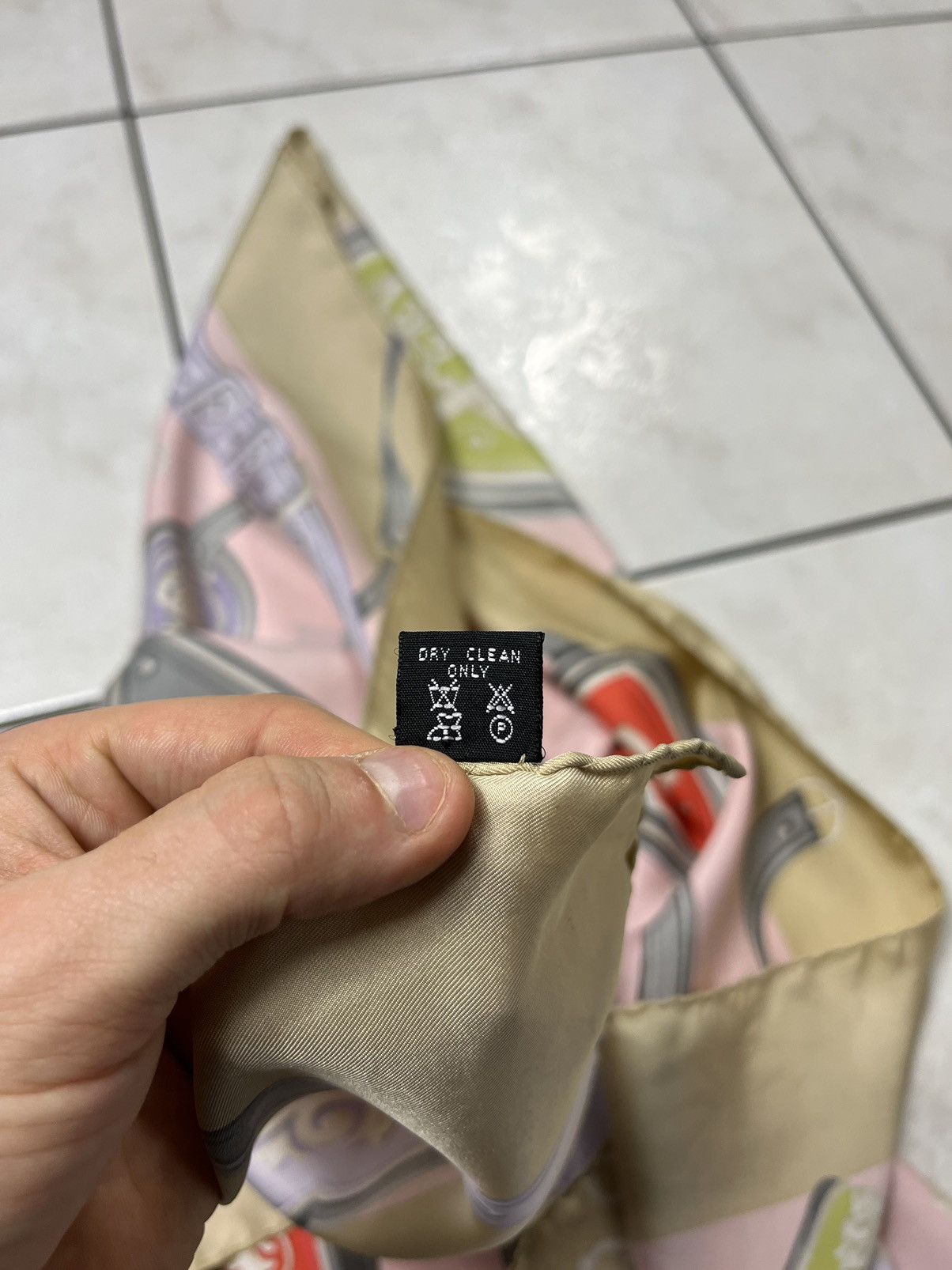 Aigner × Etienne Aigner × Vintage Vintage Aigner silk scarf Italy painted handkerchief Size ONE SIZE - 17 Thumbnail