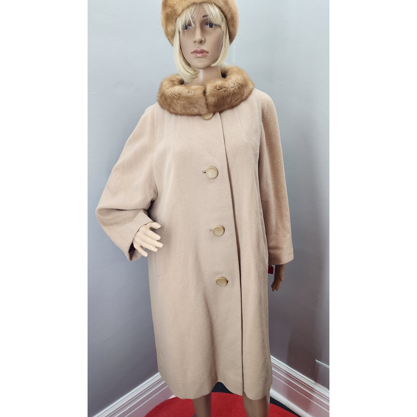 Image of 60S Vintage Camel Cashmere Coat With Vintage Fur Collar - XL in Tan, Women's