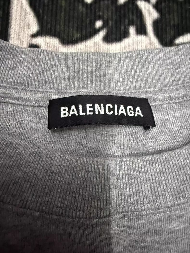 Balenciaga Balenciaga Lock letter Logo round neck long sleeve T-shirt Size US L / EU 52-54 / 3 - 3 Thumbnail