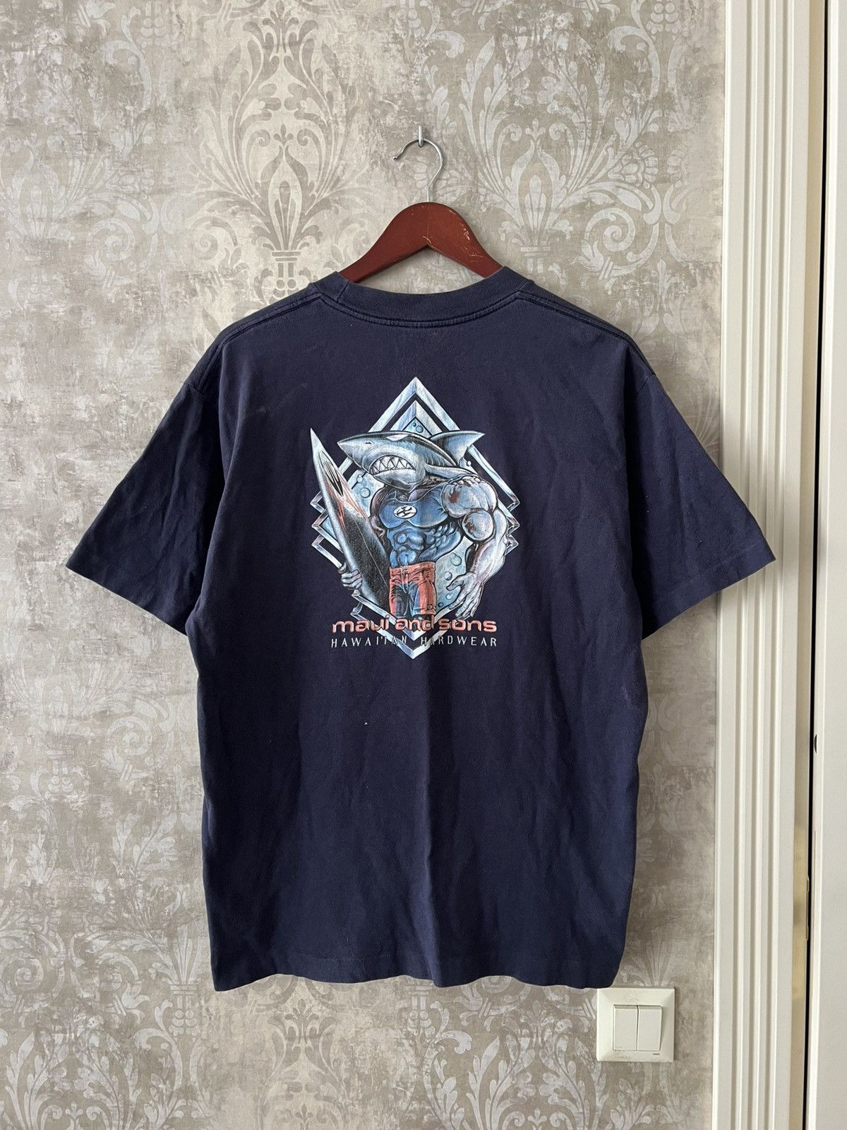 Vintage Vintage Maui and Sons Shark Graphic Tee Hawaii Surf Skate Size US L / EU 52-54 / 3 - 1 Thumbnail