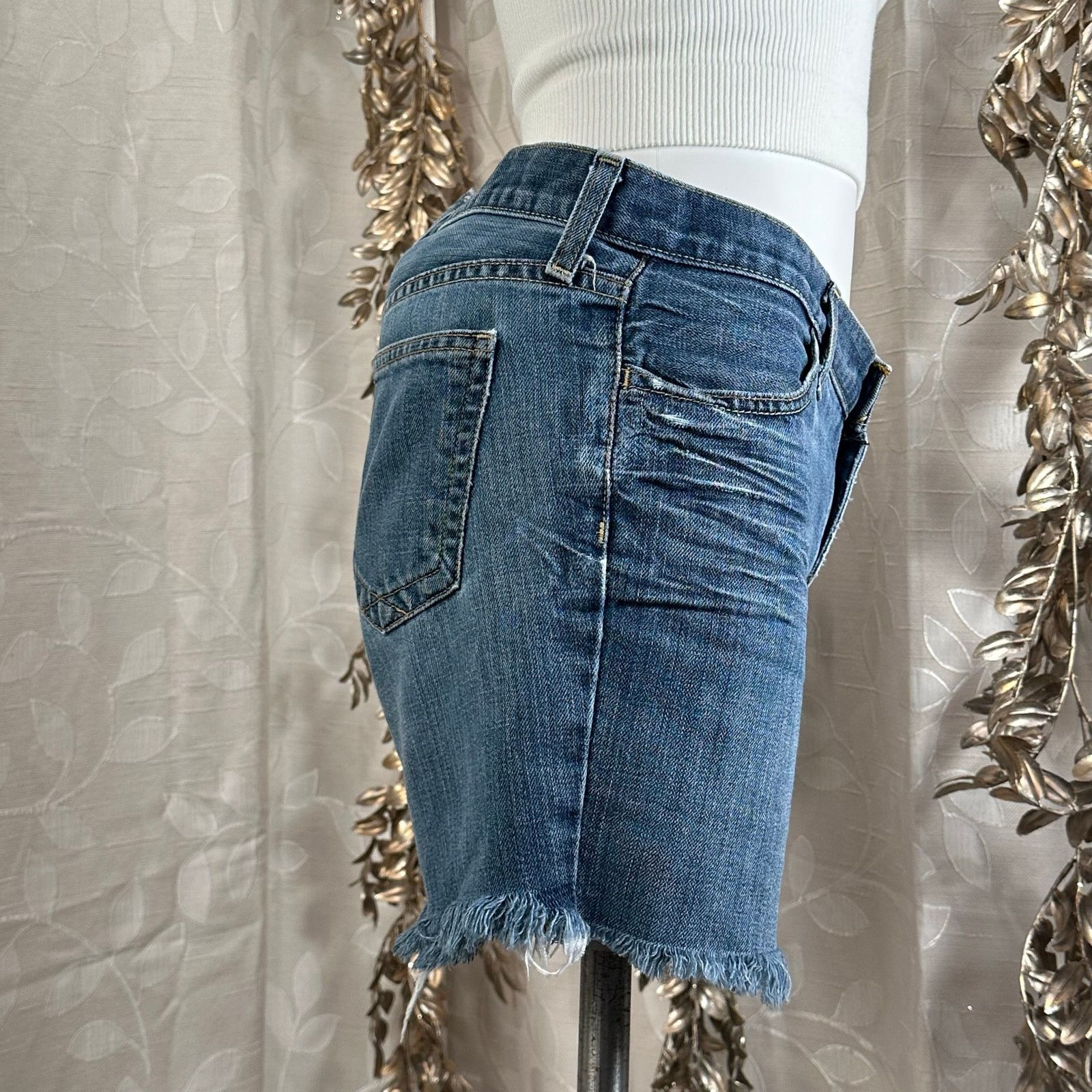Gap GAP long & lean women's denim shorts 8L mid rise frayed hem Size 30" / US 8 / IT 44 - 4 Thumbnail