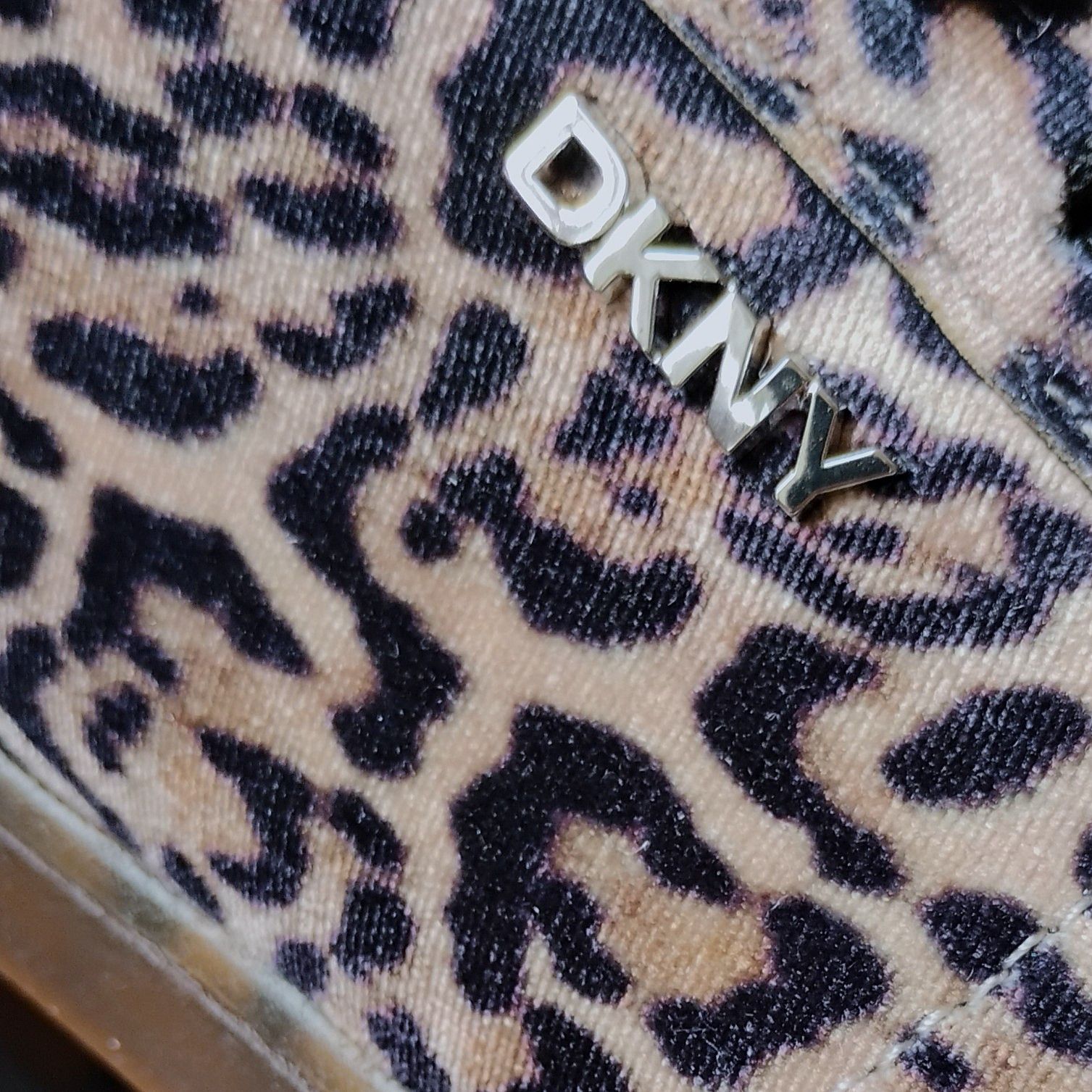 DKNY DKNY Women's Seacliff Sneaker in Free & Wild Leopard Print Size US 11 / IT 41 - 5 Thumbnail