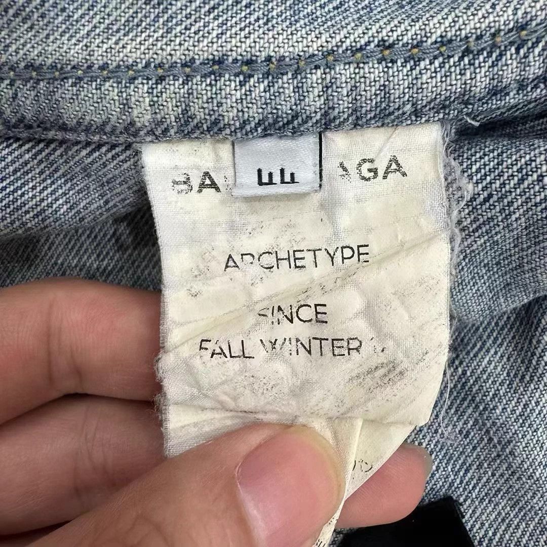 Balenciaga Balenciaga Neck Distressed Coke Denim Jacket Size M / US 6-8 / IT 42-44 - 4 Thumbnail