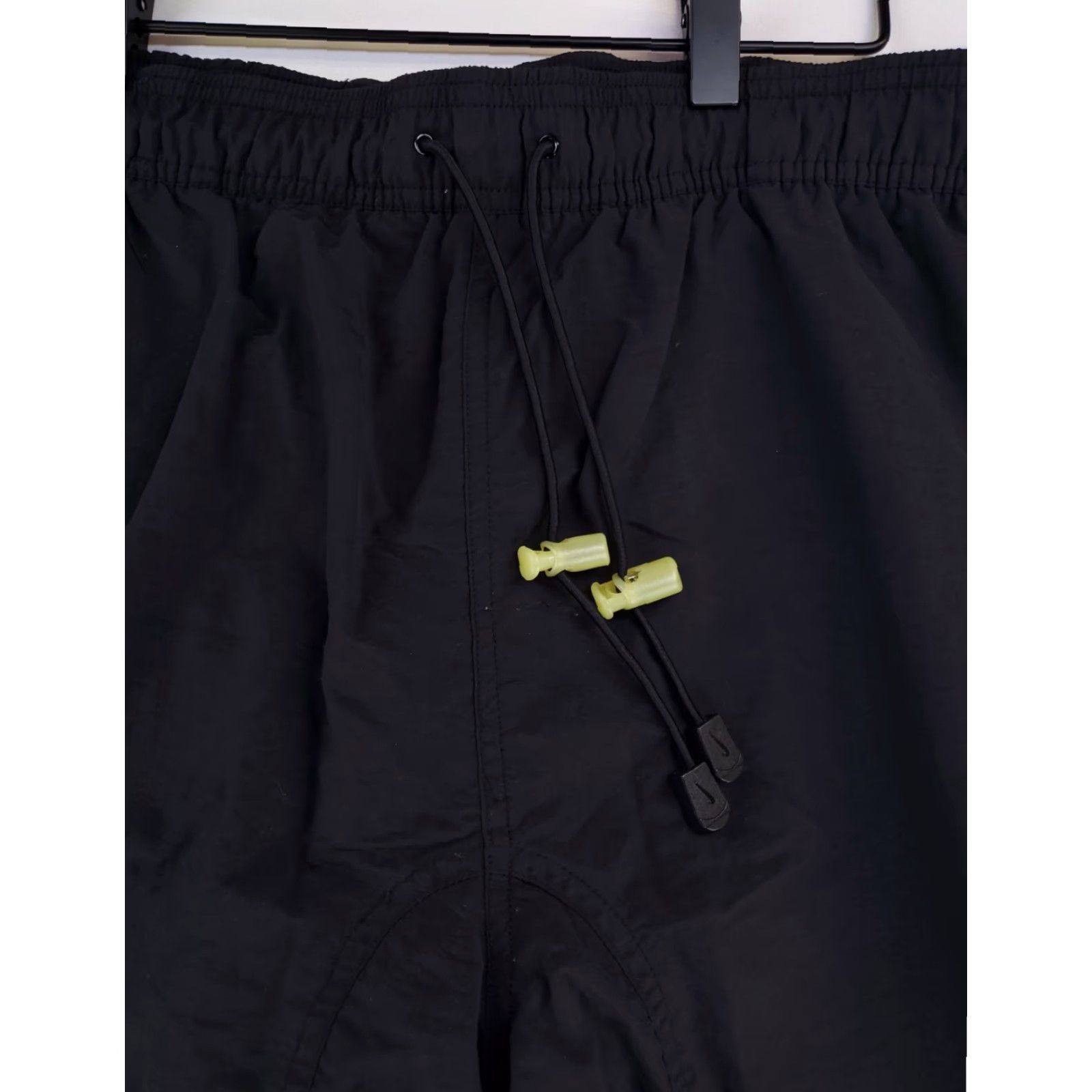 Nike ACG Nike ACG Hiking Shorts Drawstring Elastic Waist Black Mens L (36-38 W Actual) Size US 33 - 3 Thumbnail