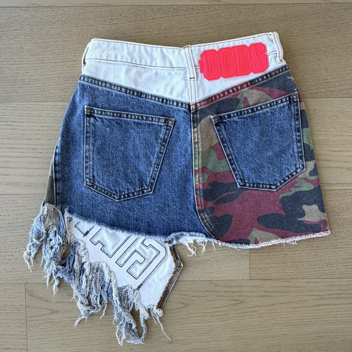 GCDS GCDS Camo Asymmetric Mini Skirt Size 25" / US 0 / IT 36 - 2 Thumbnail