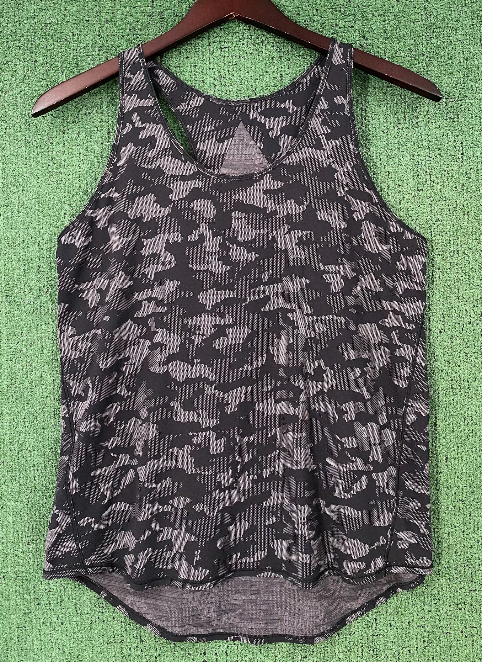 Lululemon Lululemon Essential Pleated Camo Jacquard Black Tank 8 Size M / US 6-8 / IT 42-44 - 1 Thumbnail
