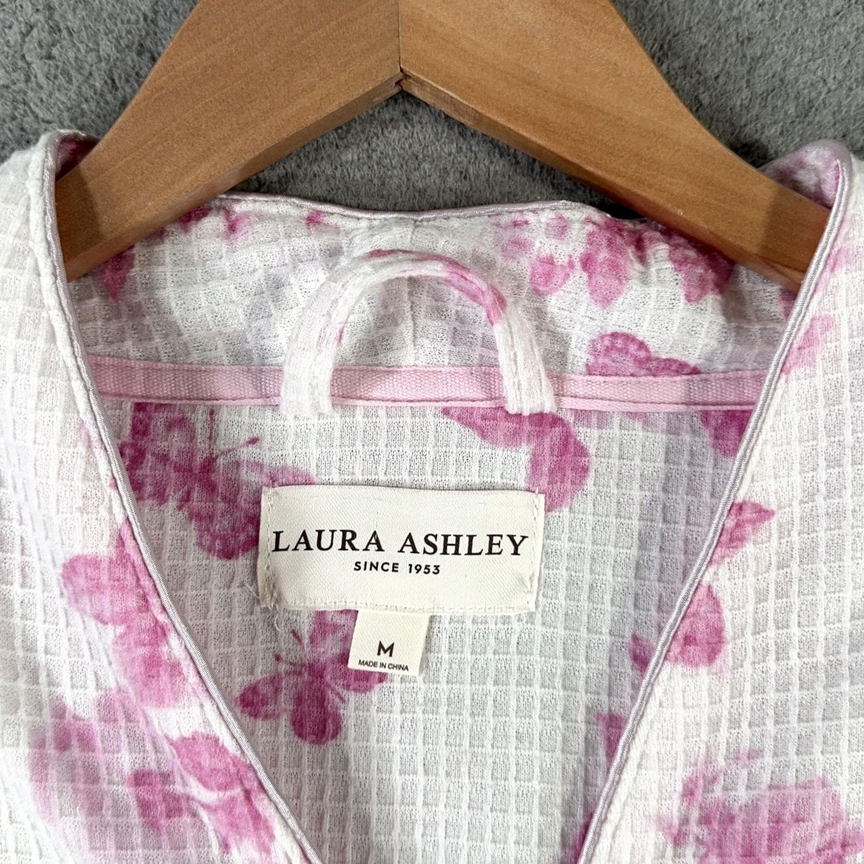Laura Ashley Laura Ashley Robe Women's Medium Floral Zip Long Sleeve Pockets Waffle Knit Pink Sleeper Kimono Style Vintage: No Size M / US 6-8 / IT 42-44 - 3 Thumbnail