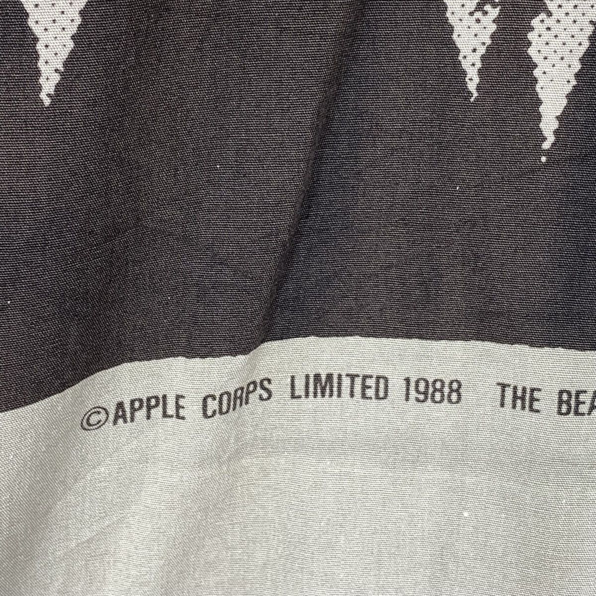 Vintage Vintage 1988 The Beatles Kimono Jacket Size US L / EU 52-54 / 3 - 14 Thumbnail