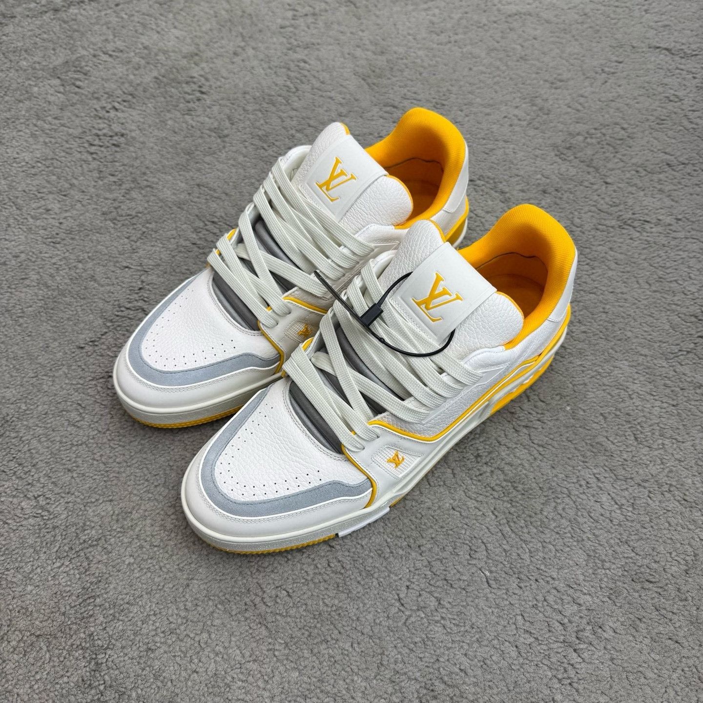 Louis Vuitton Louis Vuitton Trainer 42 Yellow White Unisex Size US 9 / EU 42 - 1 Thumbnail