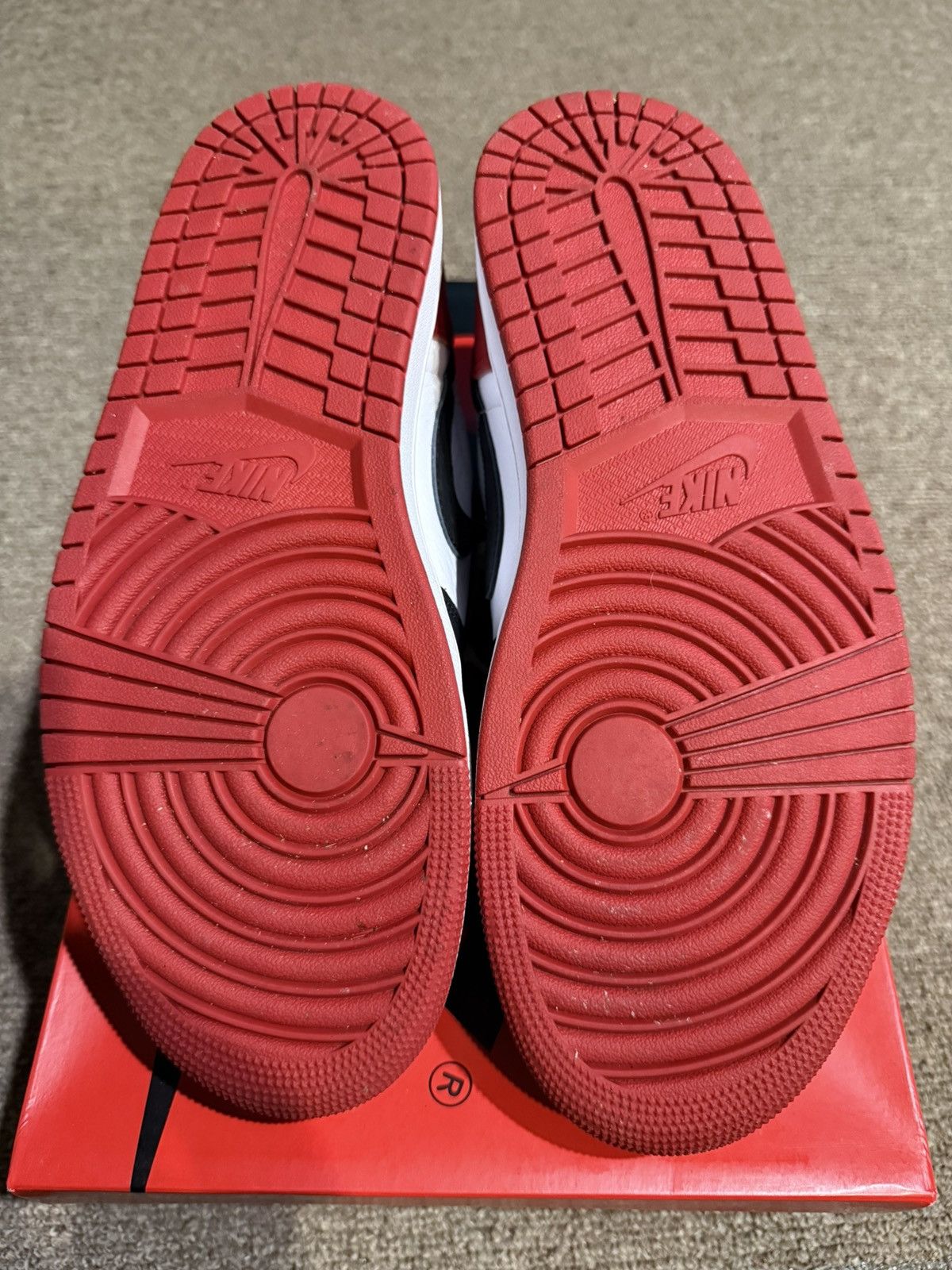 Jordan Brand × Nike Retro 1 Low OG Black Toe Size US 10 / EU 43 - 5 Thumbnail