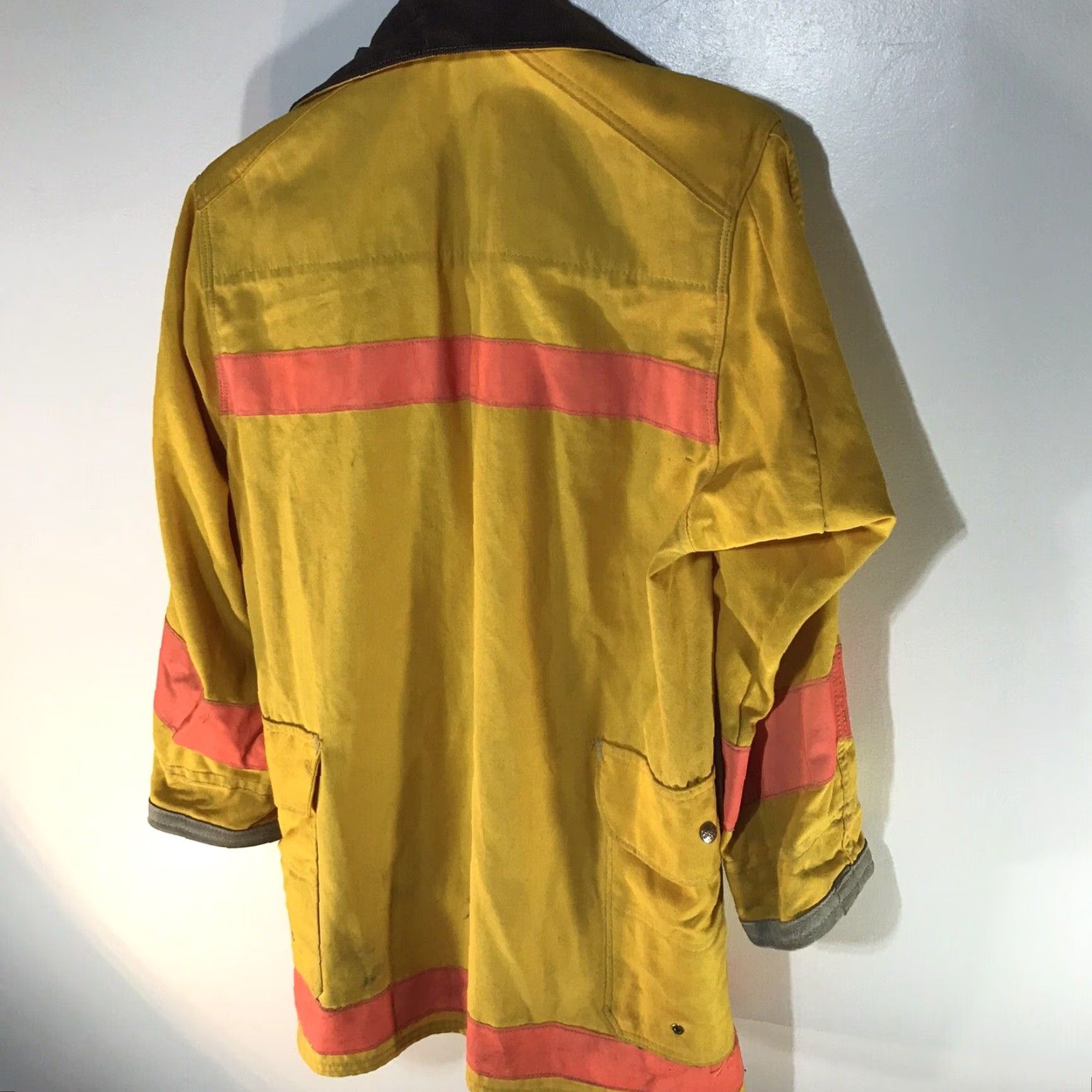 Body Glove VINTAGE Body Glove Fireman’s Jacket Mens Size L Yellow Workwear USA Size US L / EU 52-54 / 3 - 4 Thumbnail