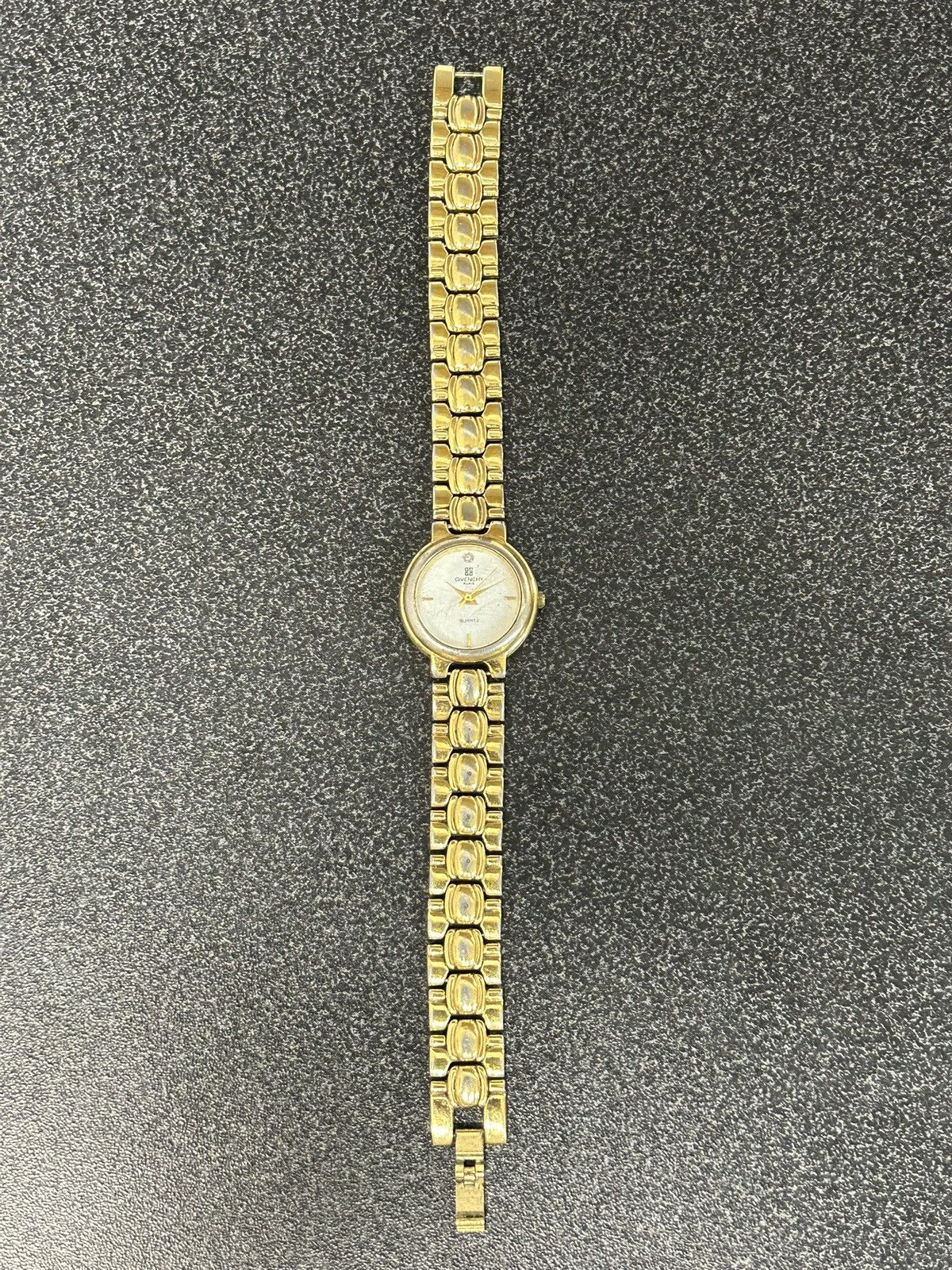 Givenchy Vintage givenchy watch Size ONE SIZE - 1 Thumbnail
