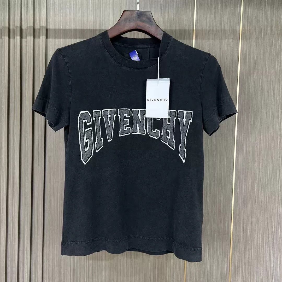 Givenchy Givenchy Flocked Lettering Washed T-Shirt Size XS / US 0-2 / IT 36-38 - 1 Thumbnail