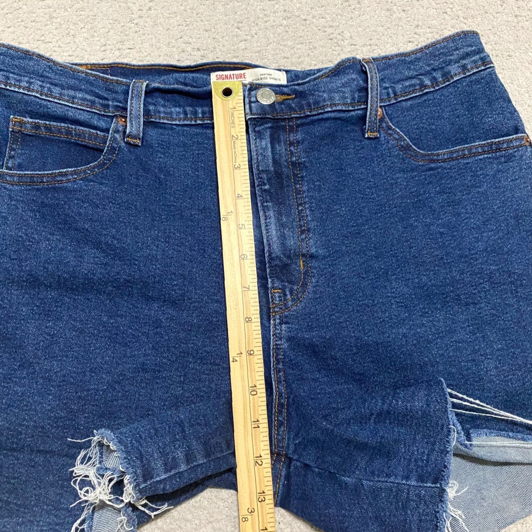 Levi's Levi's Signature Womens 14 Jean Shorts Bermuda Denim Dark Wash High Rise Inseam 5" Blue 5-Pocket Design Casual Travel Jeans Womens" Size 36" / US 14 / IT 50 - 7 Thumbnail