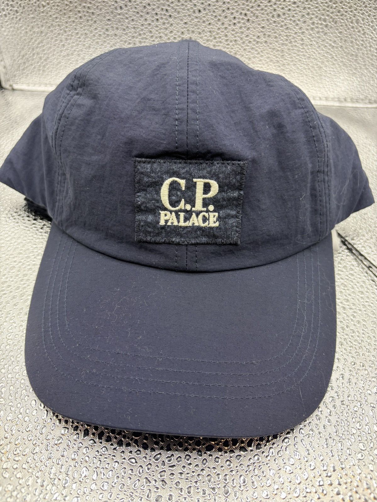 C.P. Company × Palace PALACE C.P. COMPANY PLAIN PAPER TOUCH GOGGLE BASEBALL CAP Size ONE SIZE - 1 Thumbnail