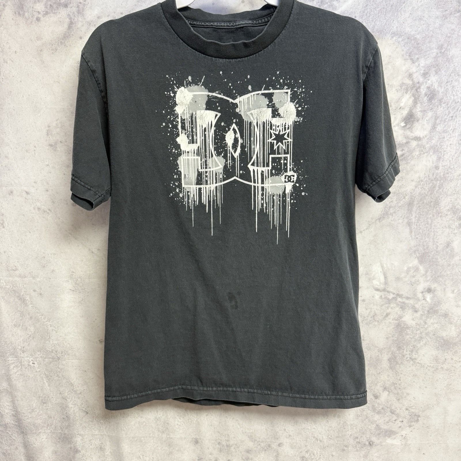 DC DC Shoes T Shirt Mens Medium Faded Black Y2K Skate Size US M / EU 48-50 / 2 - 2 Thumbnail