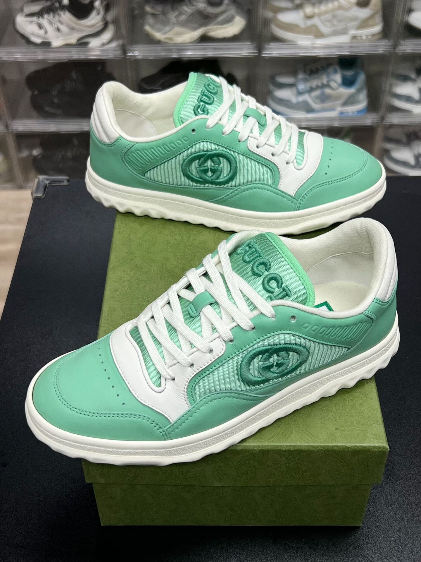 Gucci Gucci Lowtop Sneakers us_7 Women Size US 7 / IT 37 - 1 Thumbnail
