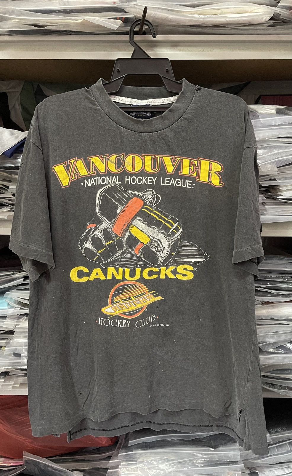 NHL Vintage 90's Distressed Vancouver Canucks Very Rare🔥🔥🔥 Size US XL / EU 56 / 4 - 1 Thumbnail