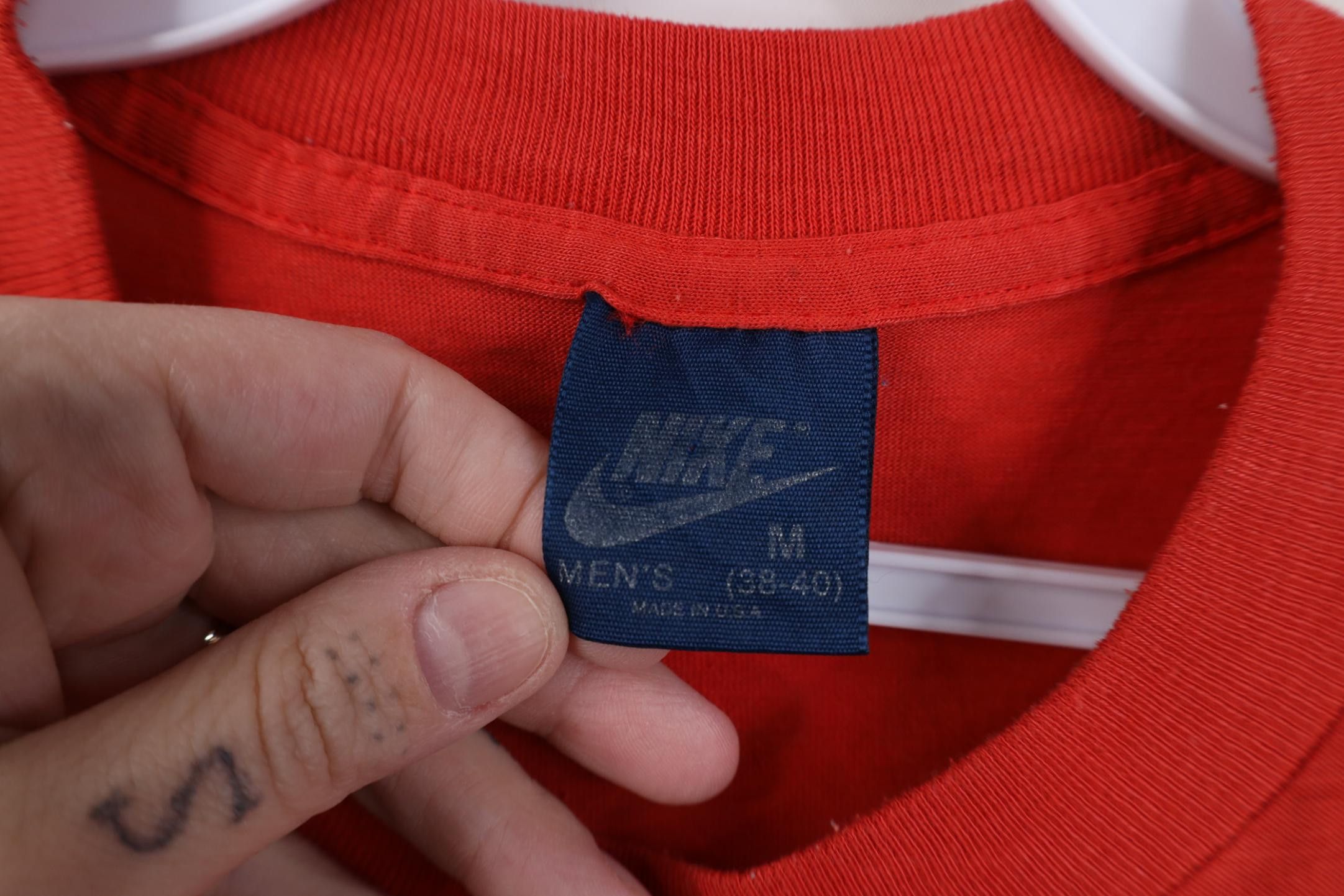 Nike Vintage 70s 80s Nike Thin Spell Out Swoosh T-Shirt Red USA Size US M / EU 48-50 / 2 - 10 Thumbnail