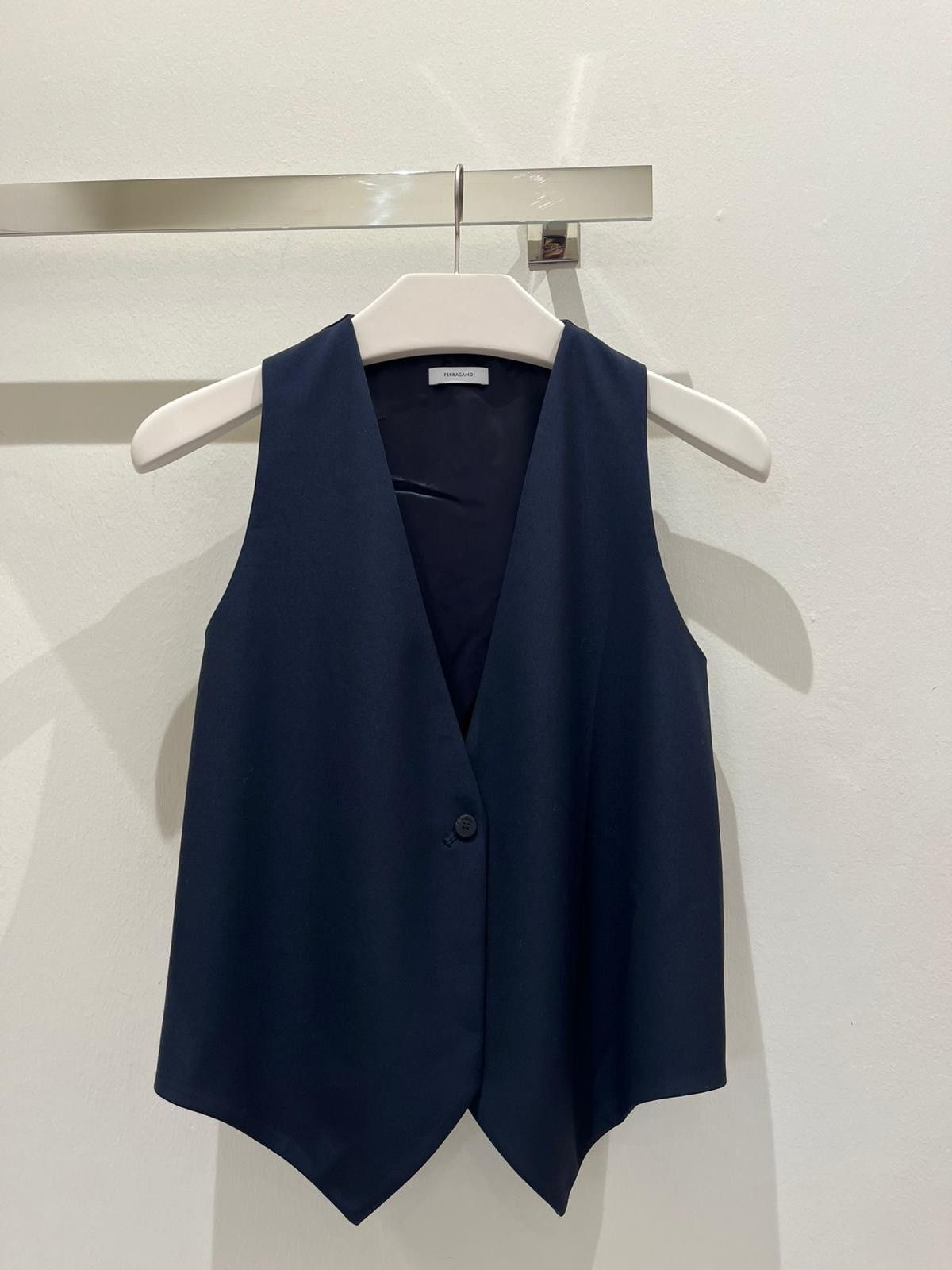 Salvatore Ferragamo o1s1rm1224 Vest in Navy Blue Size S / US 4 / IT 40 - 1 Preview