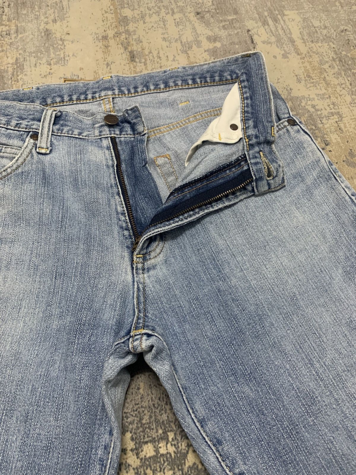 Vintage Vintage Light Wash Wrangler Jeans W31x31.5 Size US 31 - 3 Thumbnail