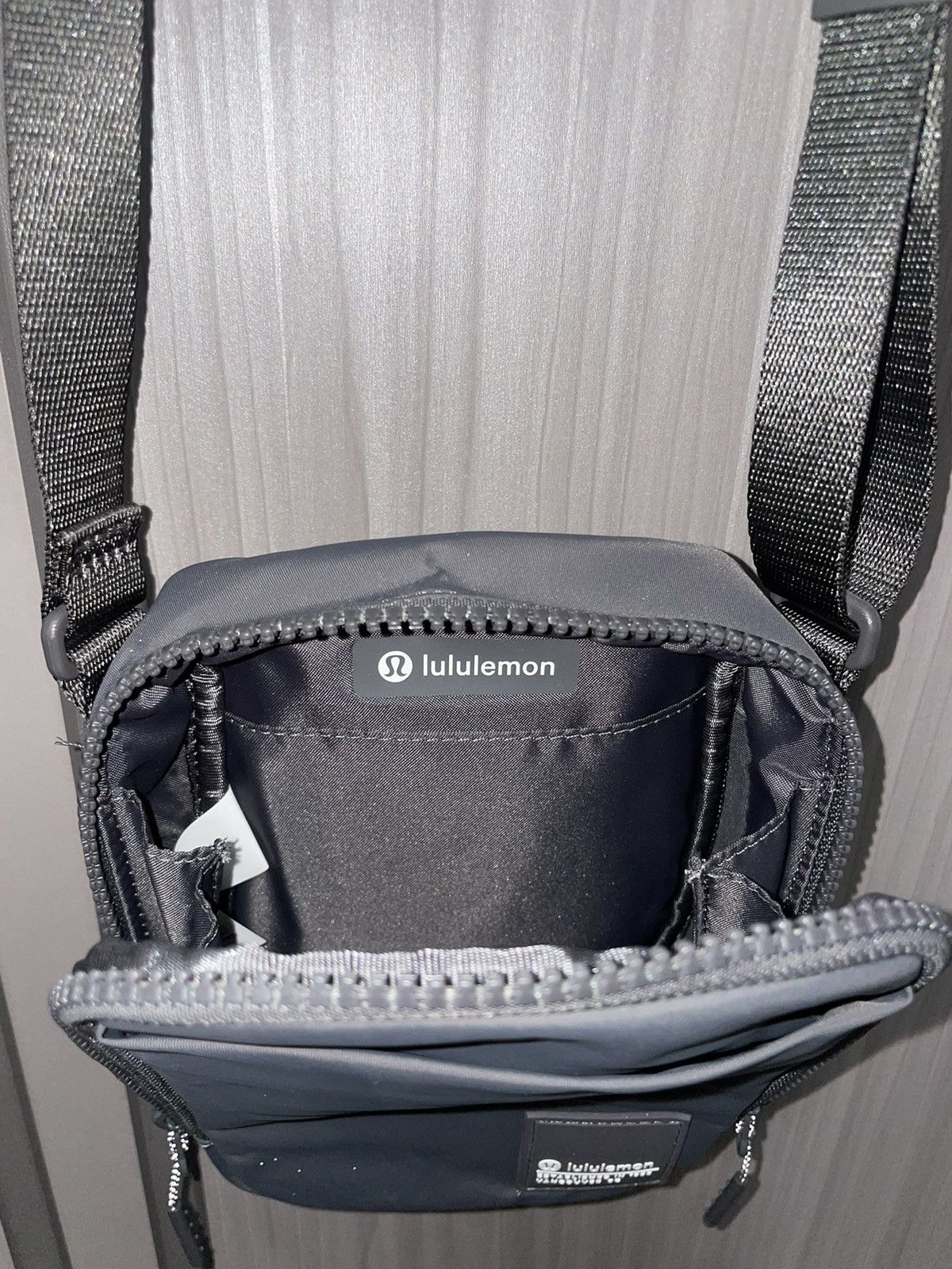 Lululemon Lululemon Easy Access Crossbody Bag 1.5L in Grey Size ONE SIZE - 4 Thumbnail