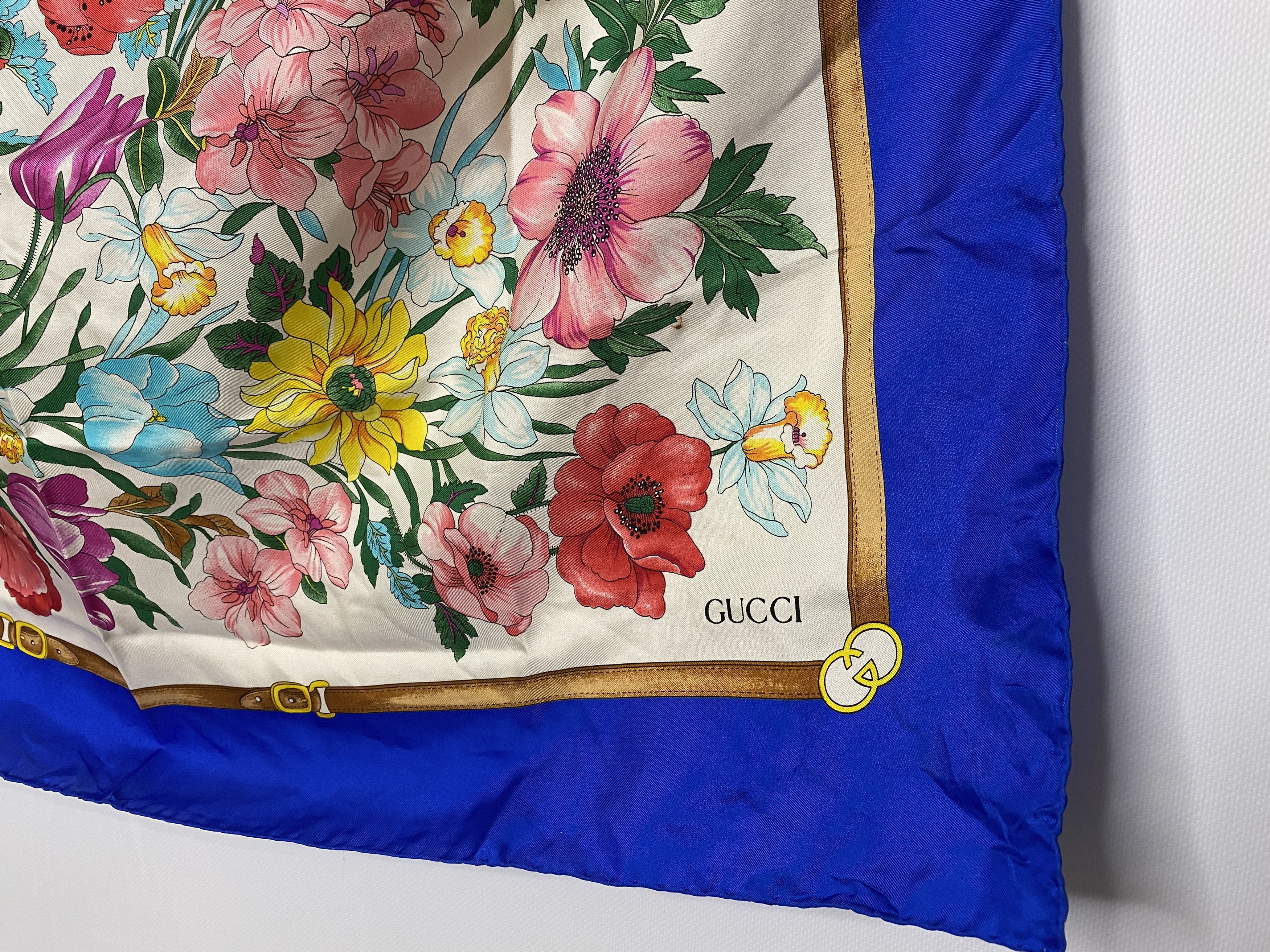 Gucci × Vintage GUCCI ITALY VINTAGE SILK SCARF COMB FLORAL PRINT HAND ROLLED Size ONE SIZE - 2 Thumbnail