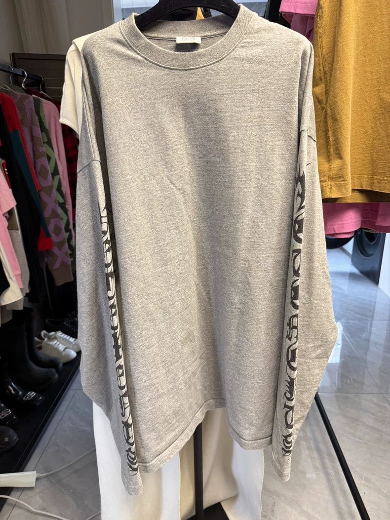 Vetements Vetements Long Sleeve OG Trendy Top - Size S - Gold Size Size US M / EU 48-50 / 2 - 1 Thumbnail