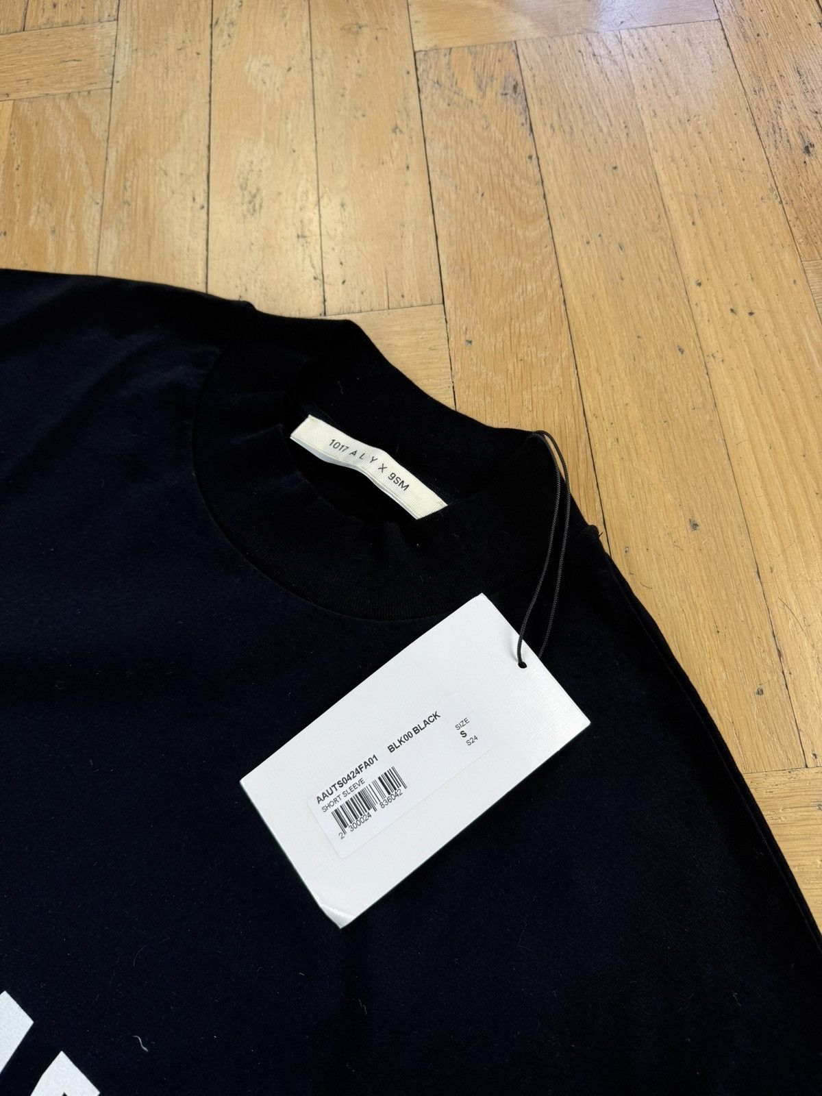 1017 ALYX 9SM 1017 ALYX 9SM REVERSE LOGO OVERSIZE T-SHIRT Size US S / EU 44-46 / 1 - 5 Thumbnail