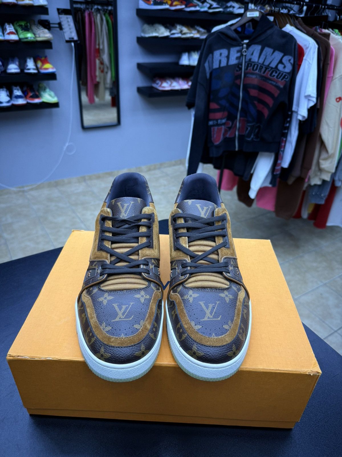 Louis Vuitton Louis Vuitton Brown Monogram Trainers Size 9.5LV / 10.5 US Size US 10.5 / EU 43-44 - 4 Thumbnail