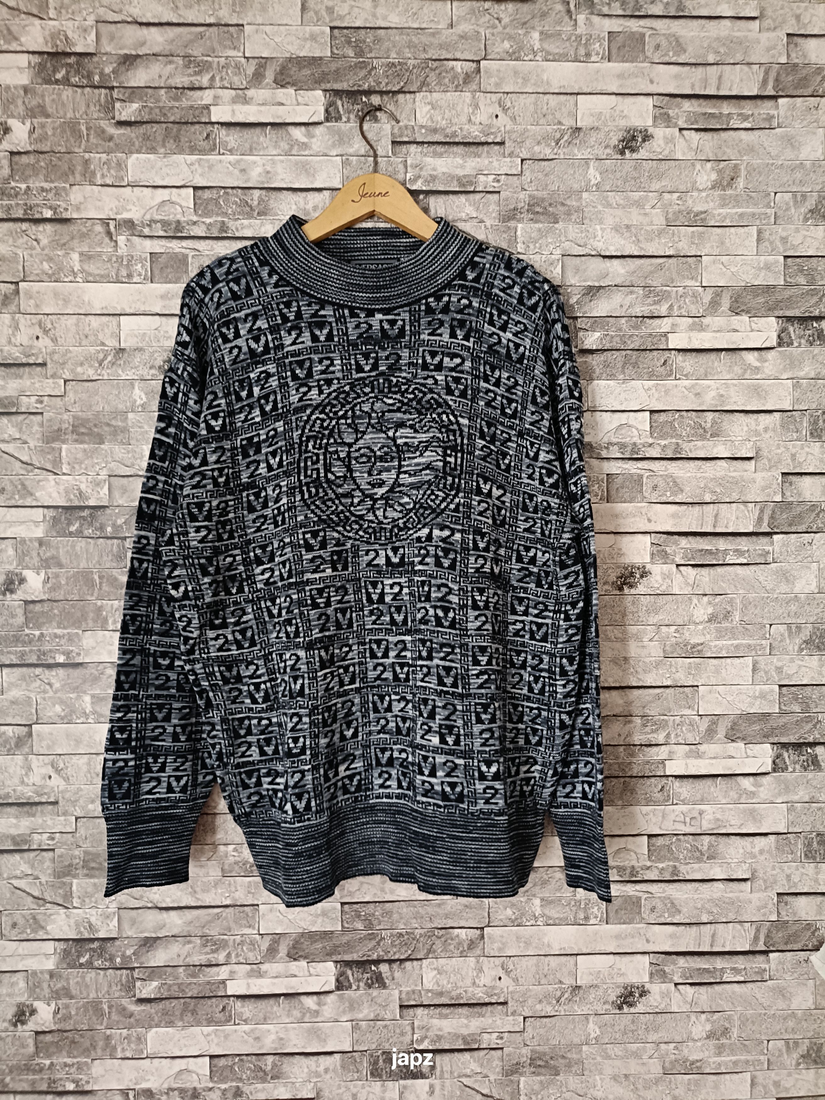 Versace Vintage versace classic V2 Medusa jacquard knit sweater Size US L / EU 52-54 / 3 - 1 Thumbnail